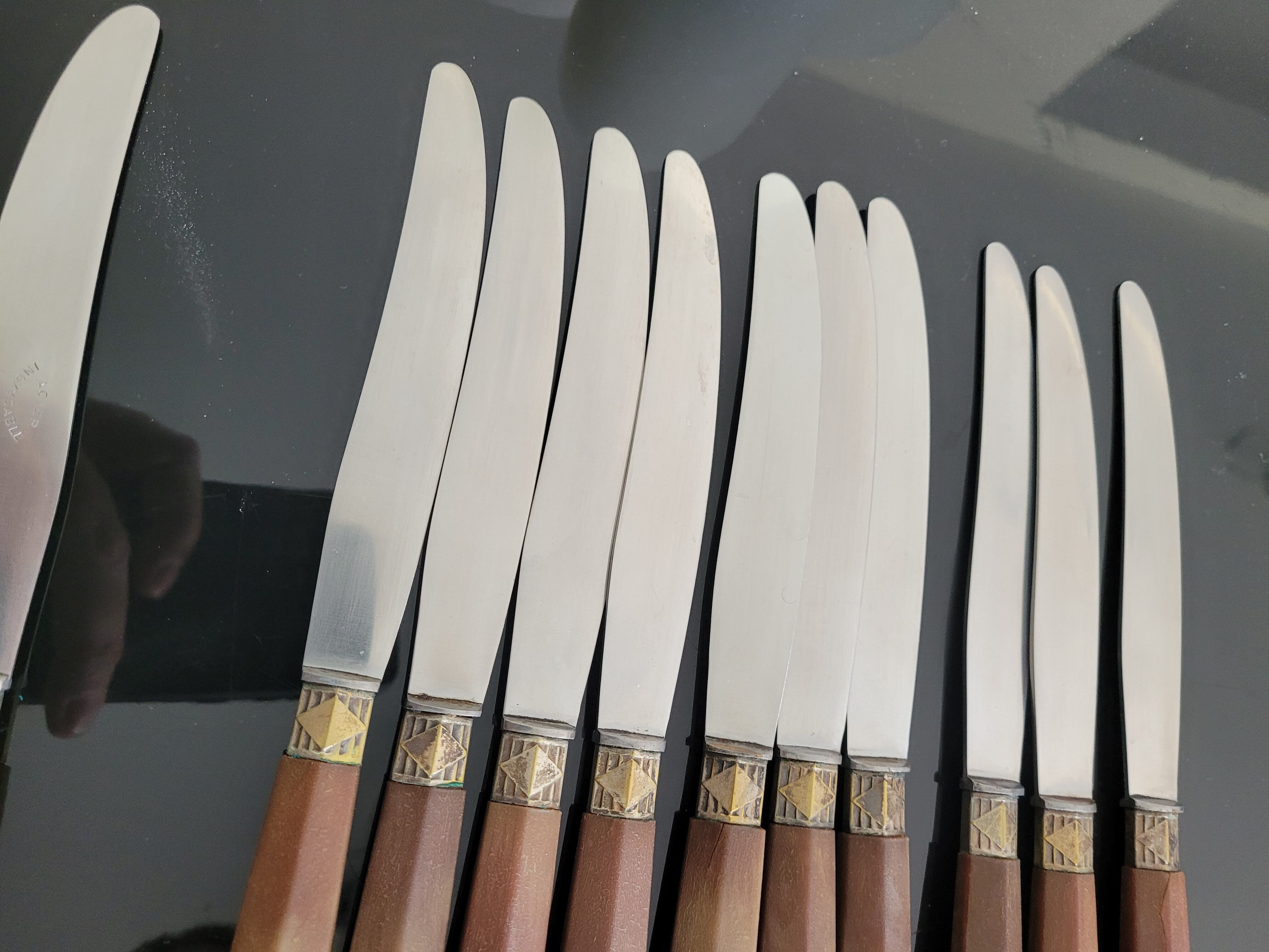 11 bakelite handle knives