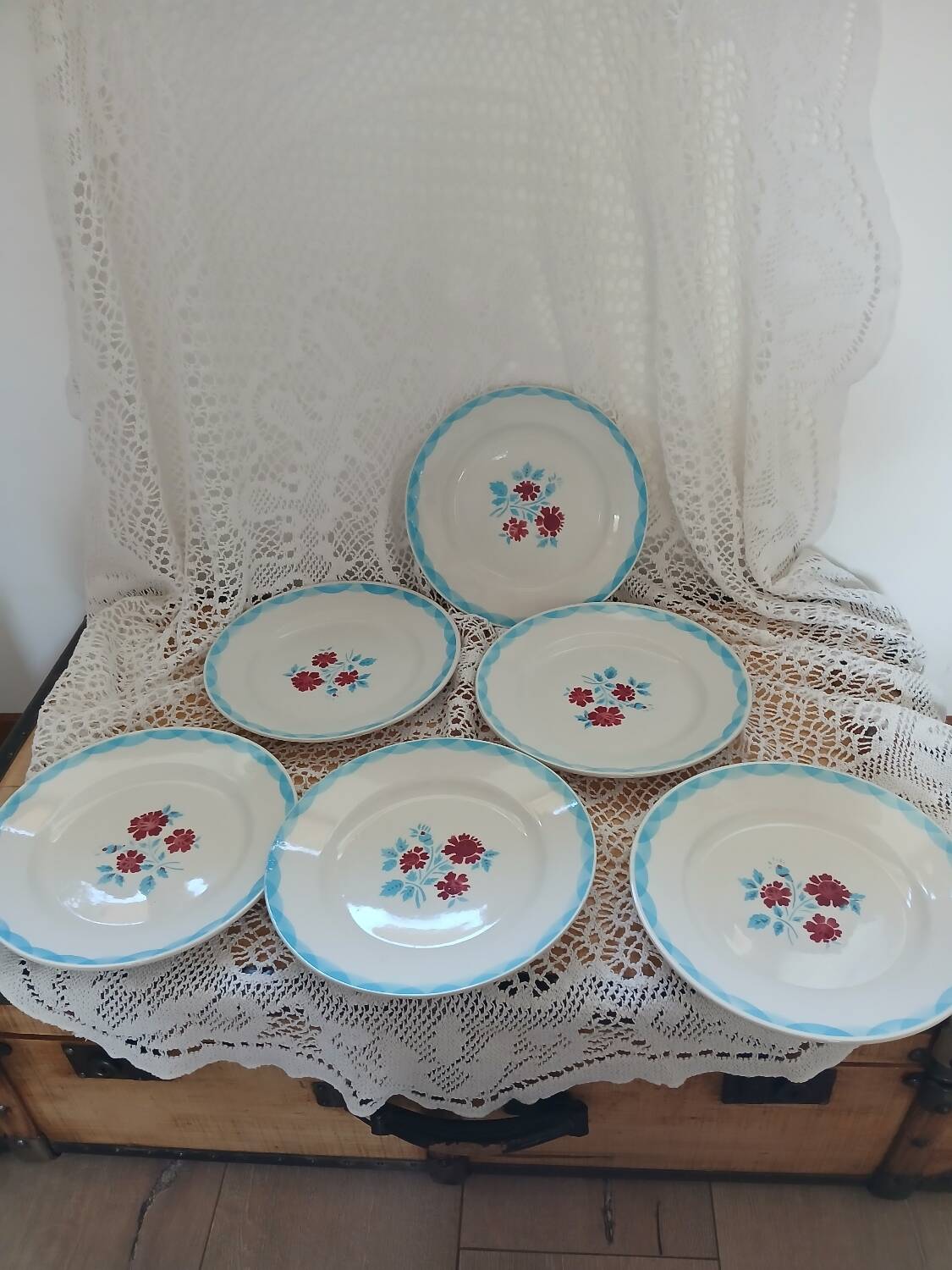 Lot of 12 Moulin des loups plates and dish
