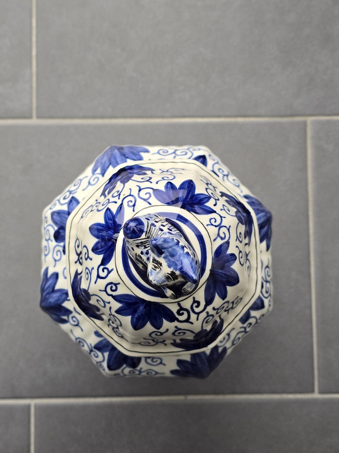 Delft vase, Dutch manufacture, early 20th century