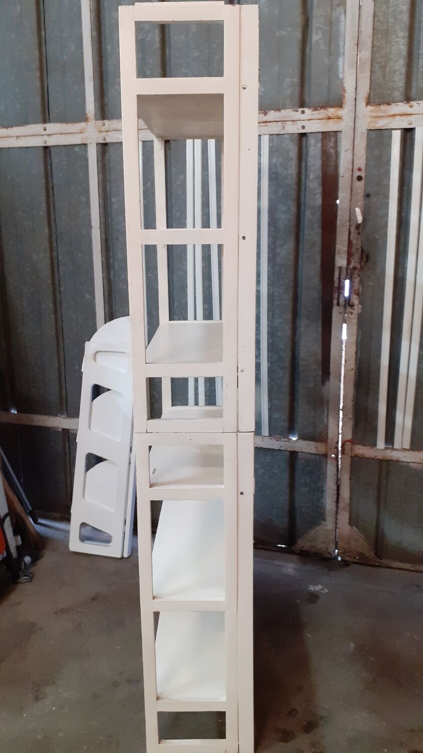 Folding vintage shelf