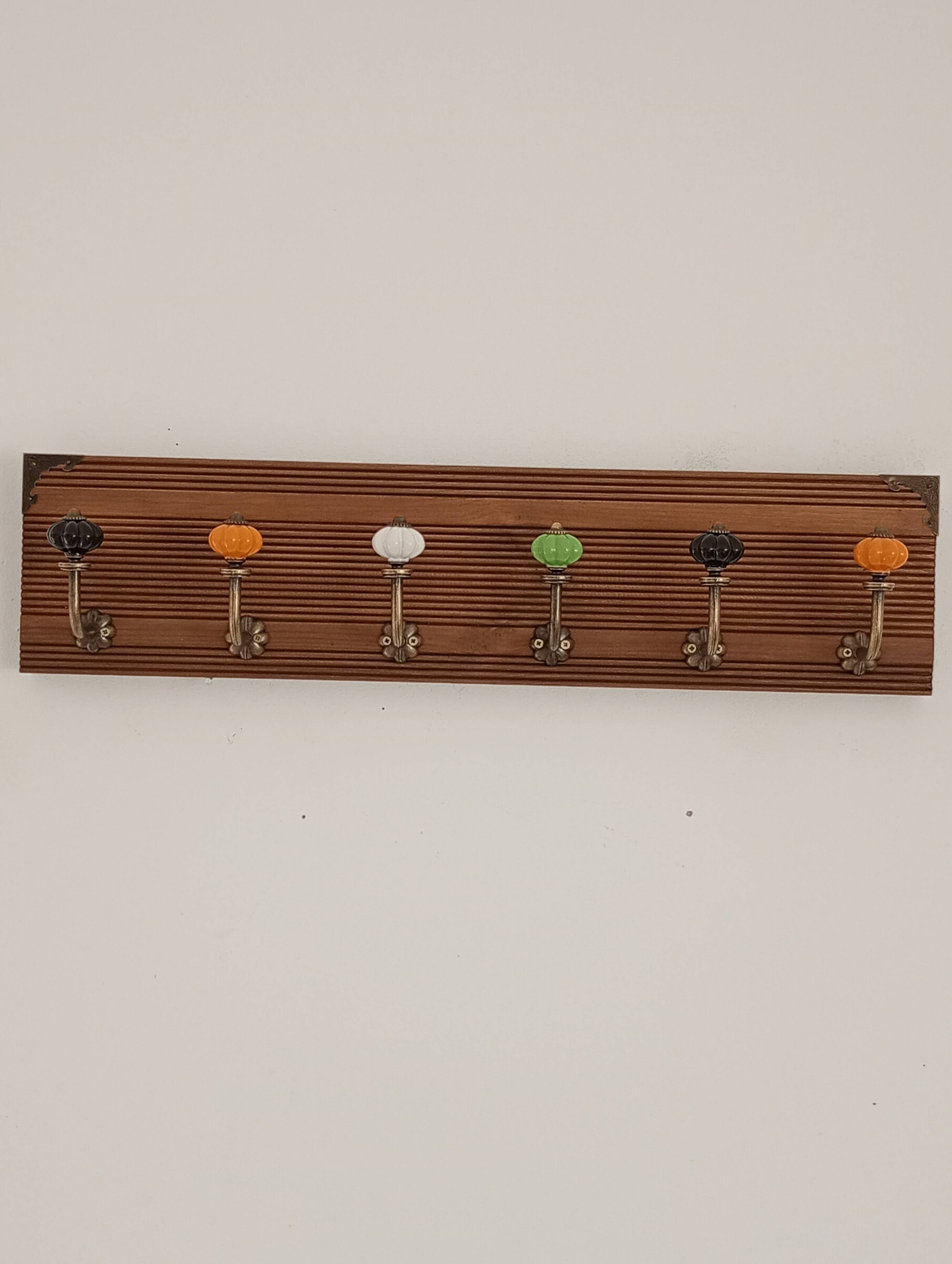 Vintage wall coat rack 60 cm – 6 metal hooks and ceramic knobs