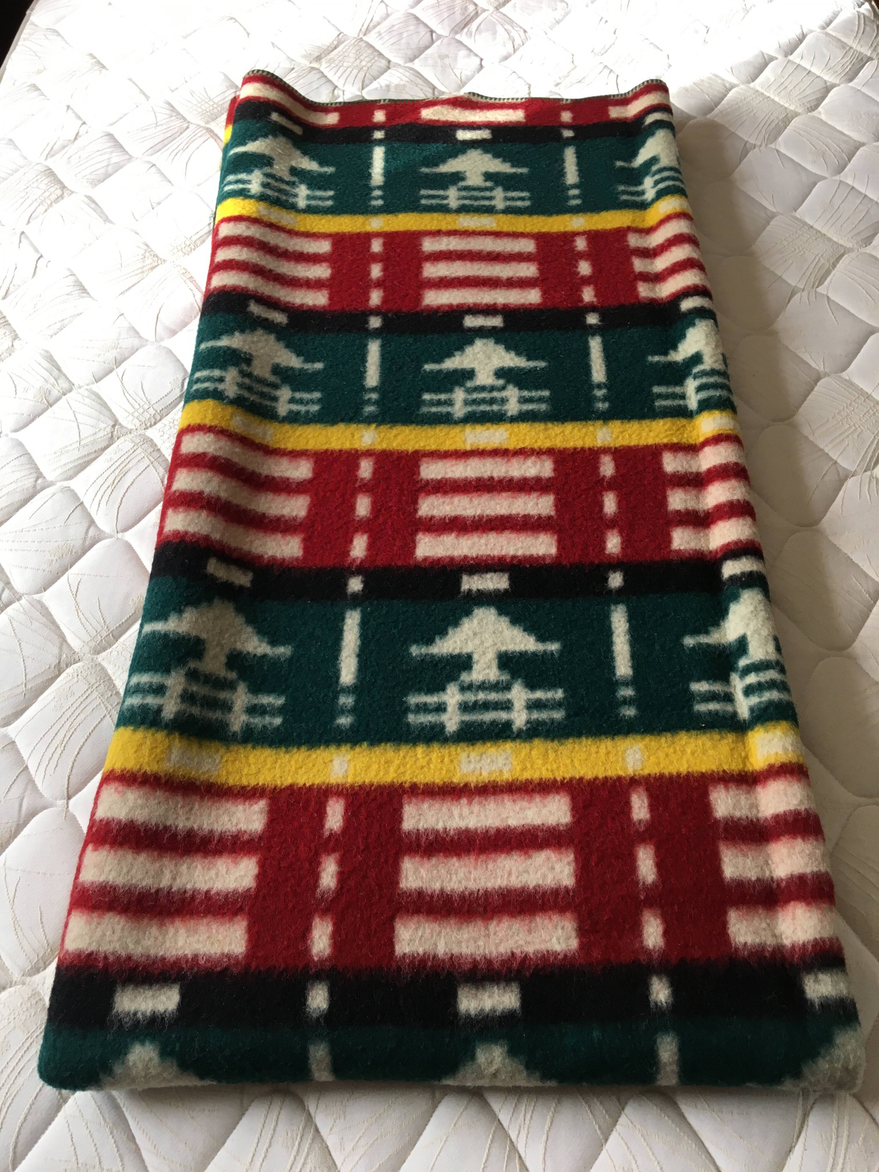 Wool blanket 230 X 250 with geometric patterns and 70's trees.