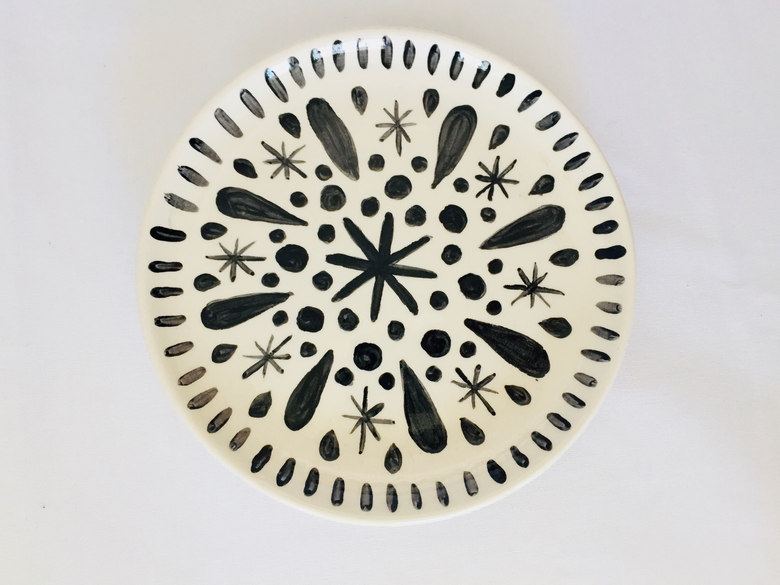 8 assorted black/white dessert plates