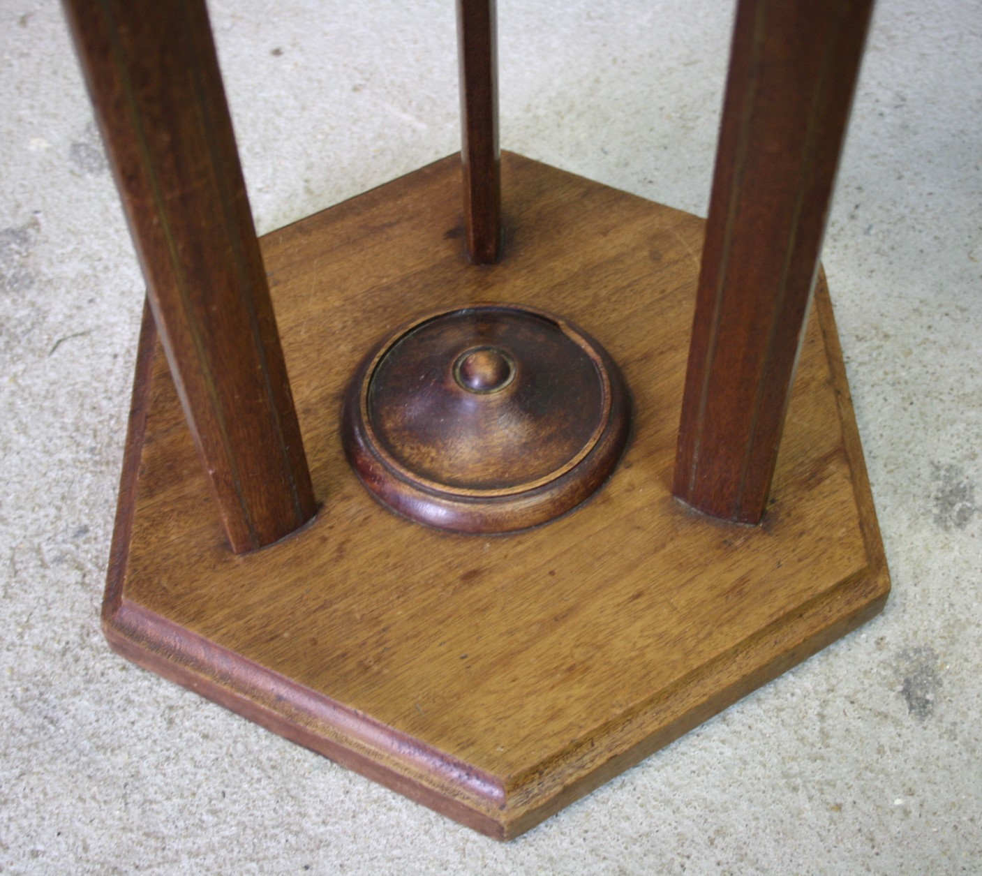 Art deco smoker's foot