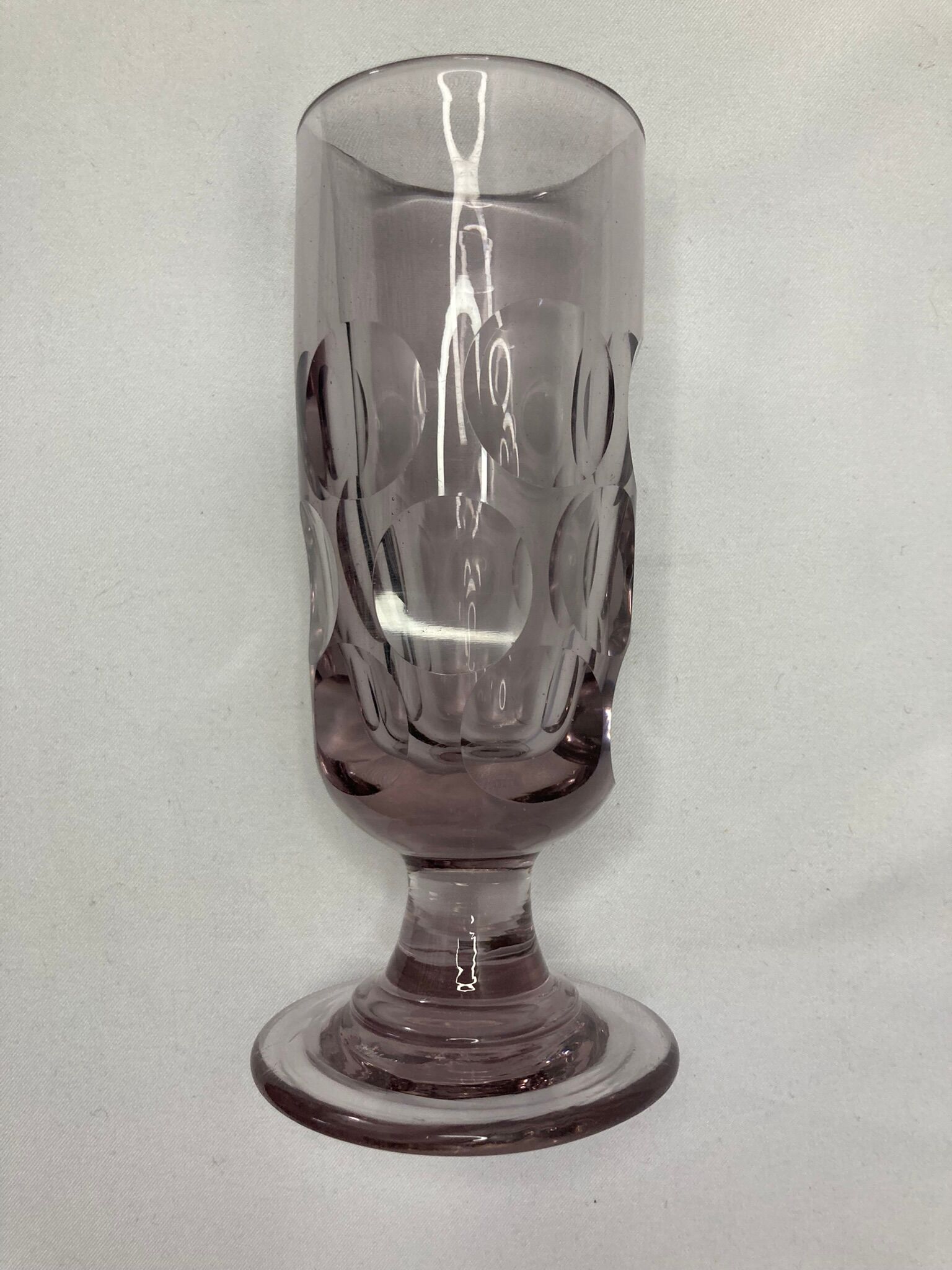 Vase verre en cristal taillé mauve vers 1900