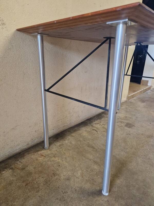 Etienne Fermigier (1932-1973) Aluminium table and black lacquered metal 1960