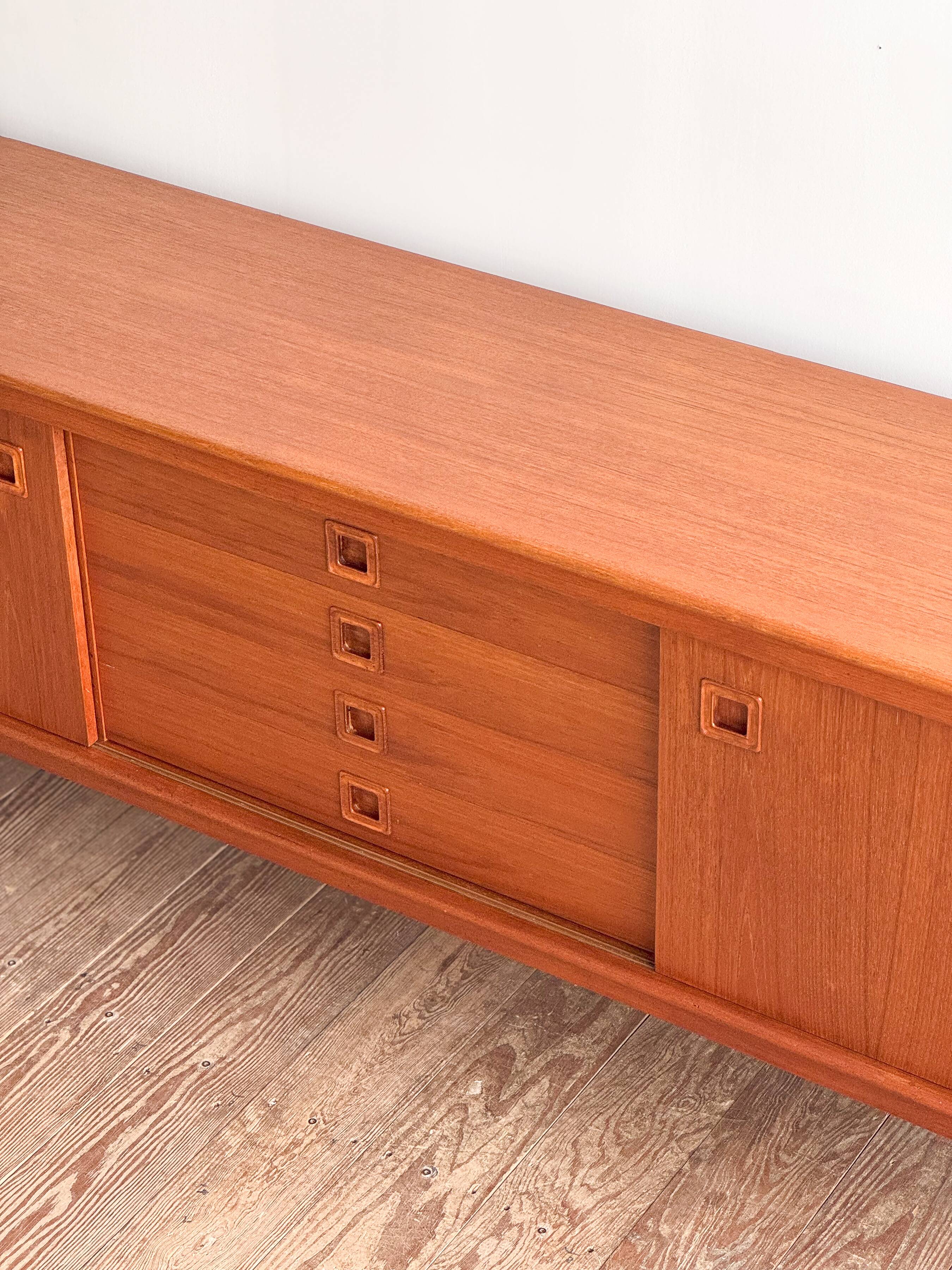 Enfilade danoise vintage en teck par H.W. Klein pour Bramin, années 60