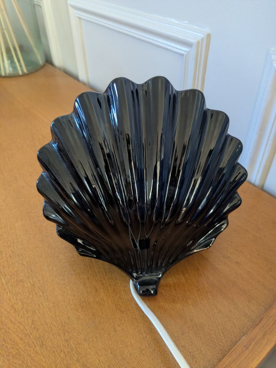 Vintage ceramic shell lamp