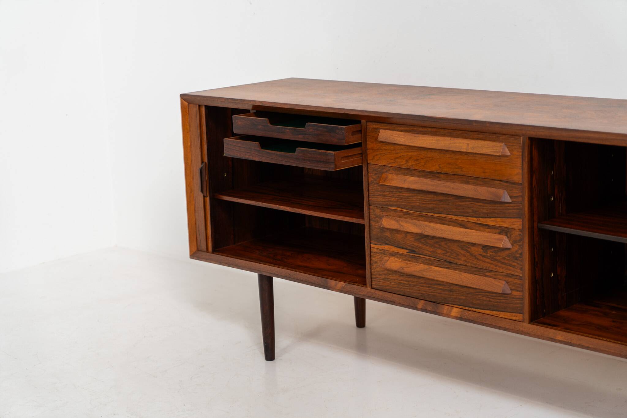 Rare sideboard in rosewood by Svend Aage Larsen for Faarup
