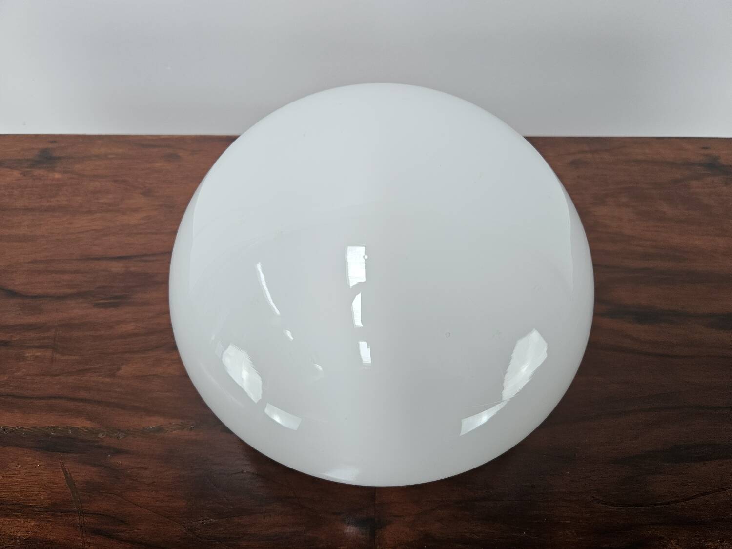 Lampe de table en verre blanc des années 70 avec interrupteur tactile