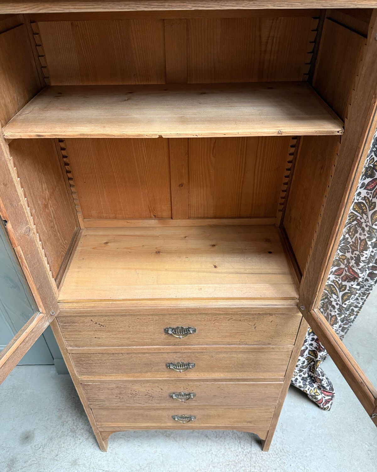 Parisian display cabinet in oak (renovated)