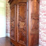 armoire Louis XV galbée du XVIII ème