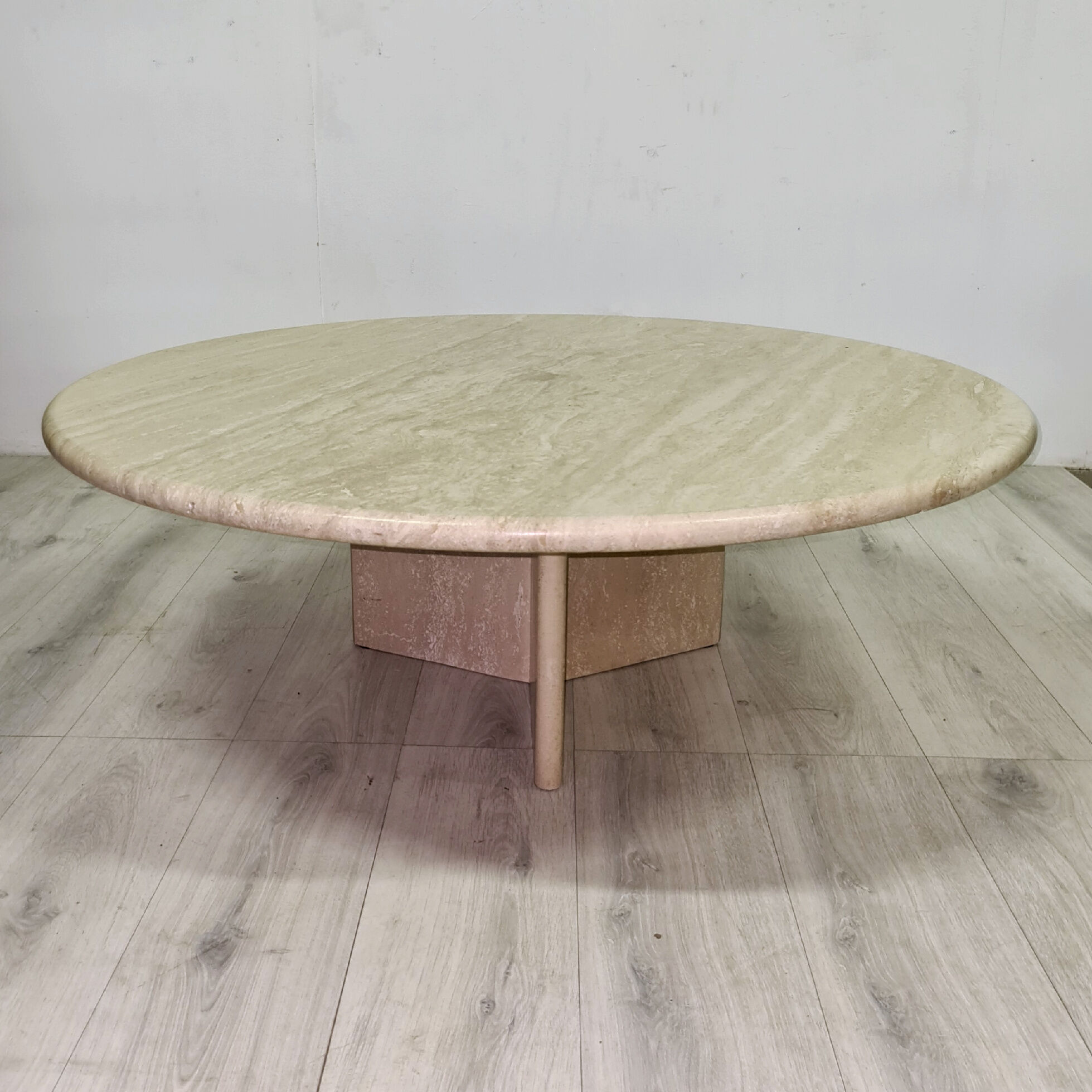 Round travertine coffee table, Italy 1970s