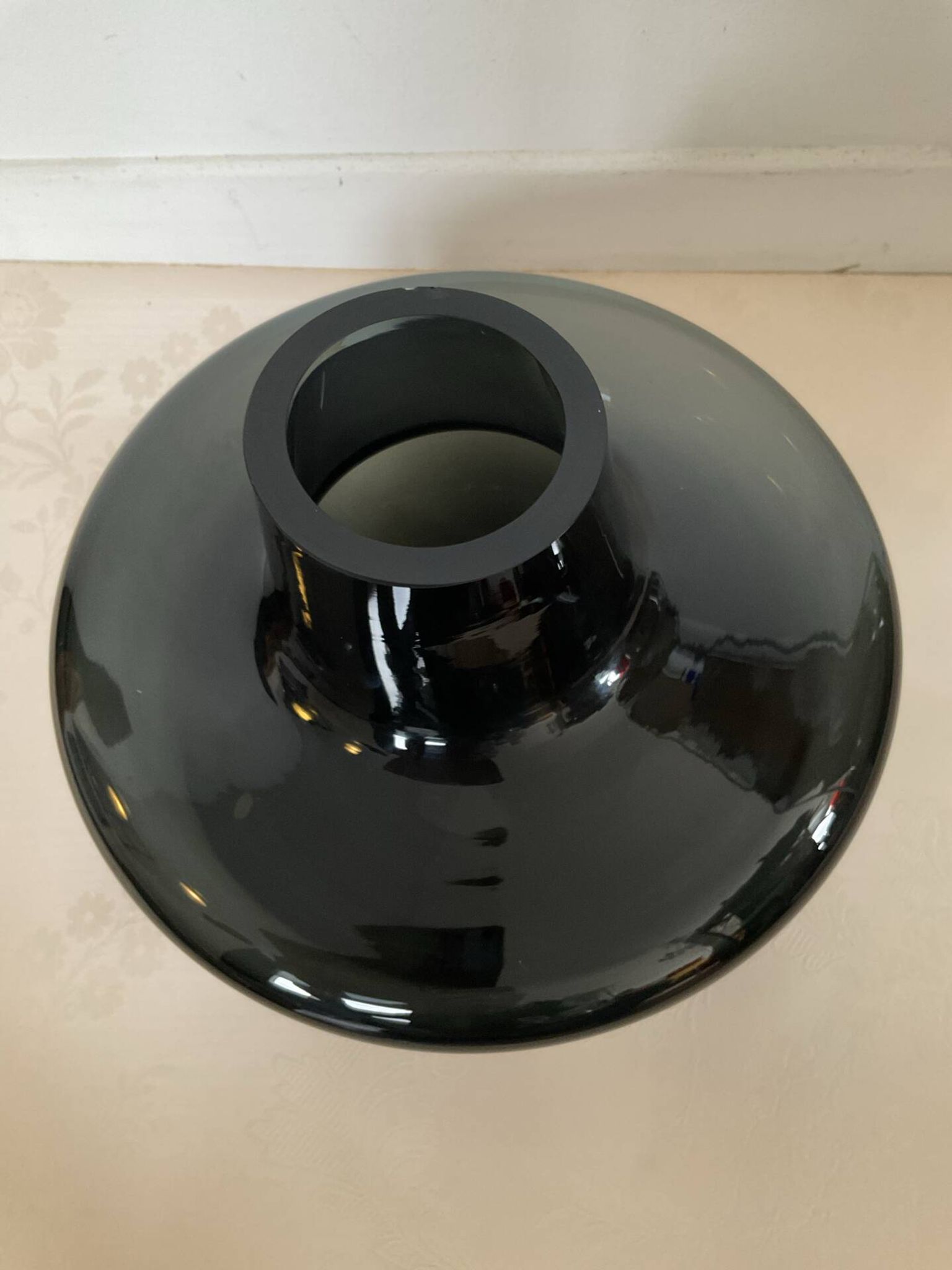 Vase design champignon en verre fumé
