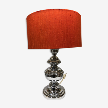 Lampe chrome et abajour rouge