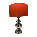 Lampe chrome et abajour rouge