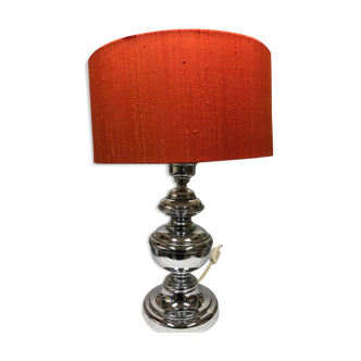 Lampe chrome et abajour rouge