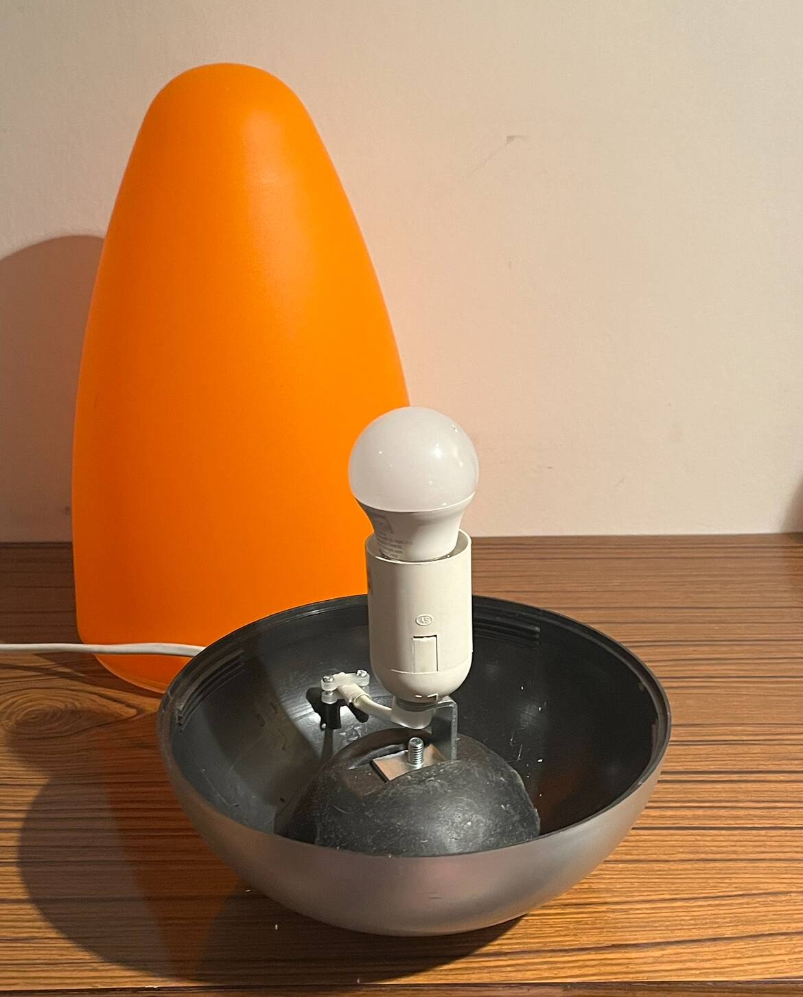 Vintage 70s space age design egg lamp