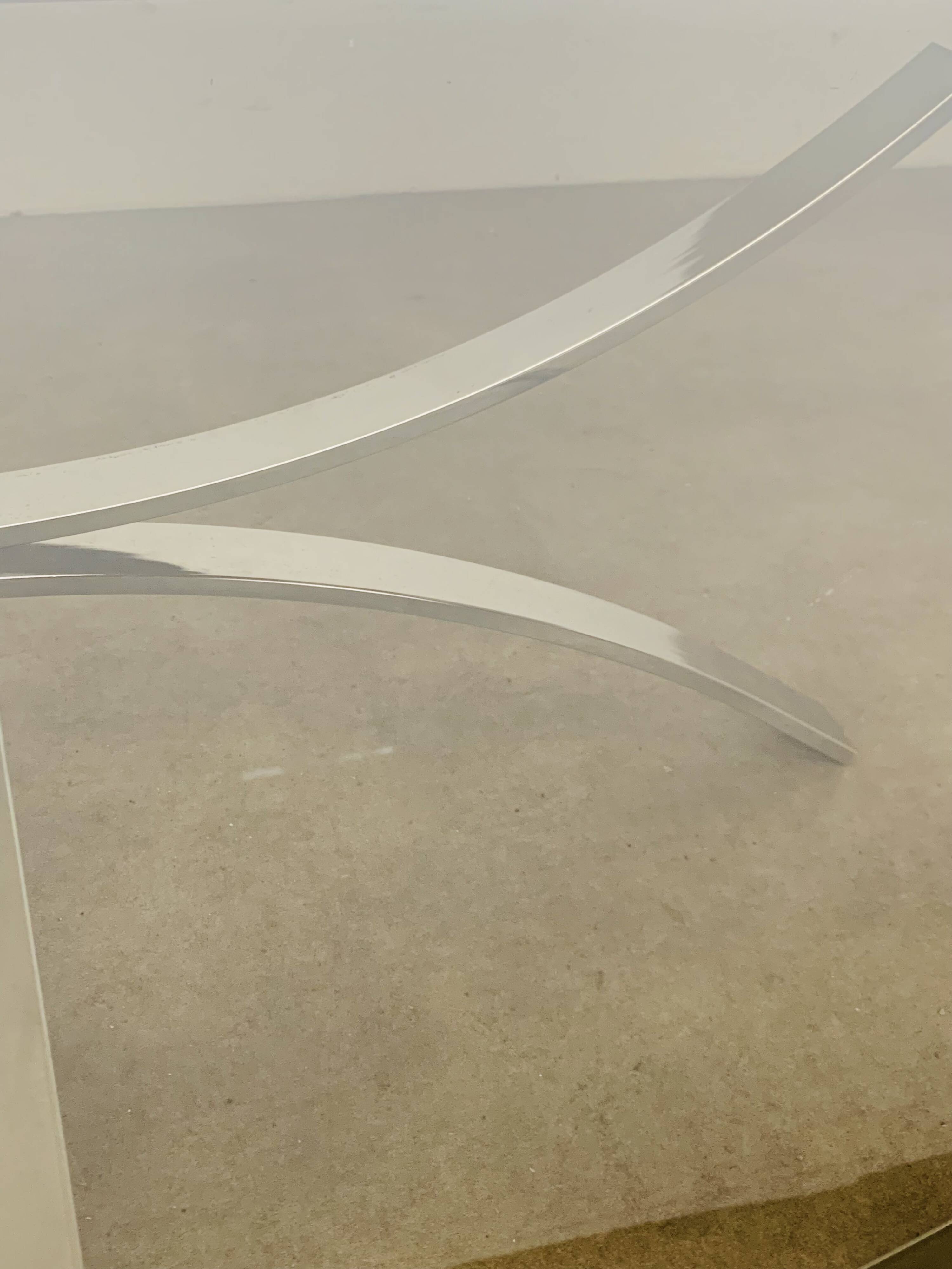 Table basse en verre fumé et chrome, années 70