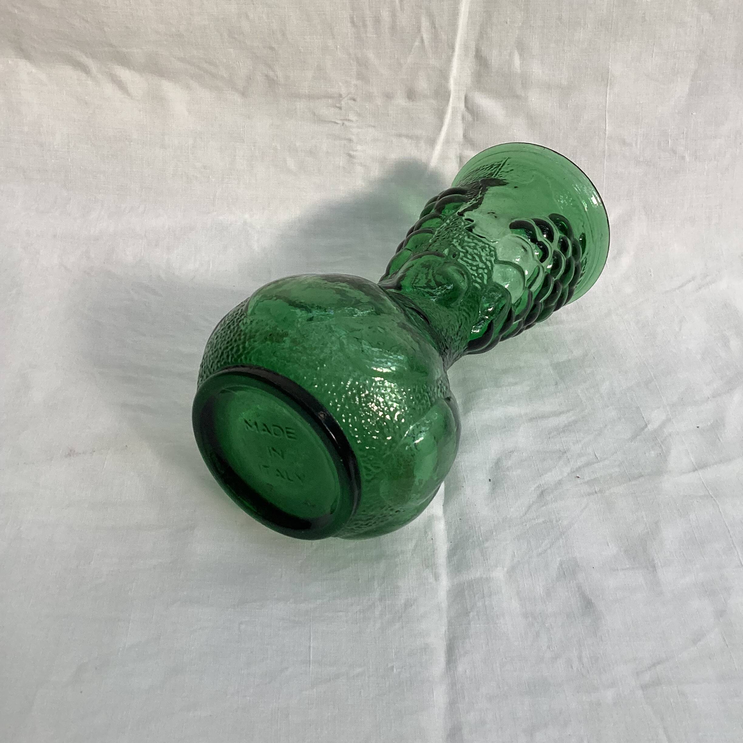 Italian vase in green glass, dimensions: height -25.5 cm - diameter -11 cm -