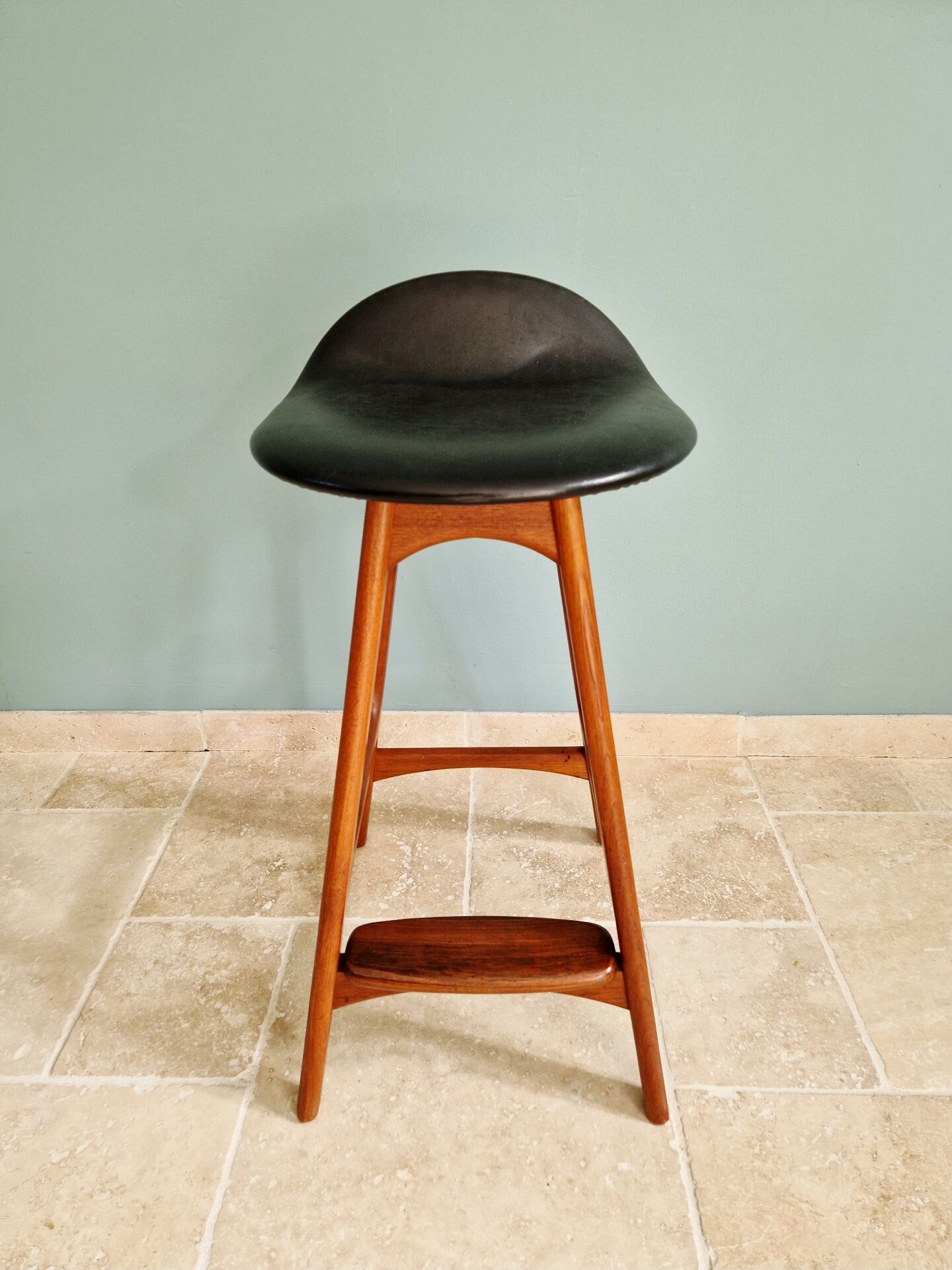 Scandinavian stool in solid teak, design by Erik Buch, Denmark, 1960.