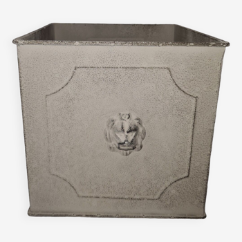 Square planter with patinated iron lion heads