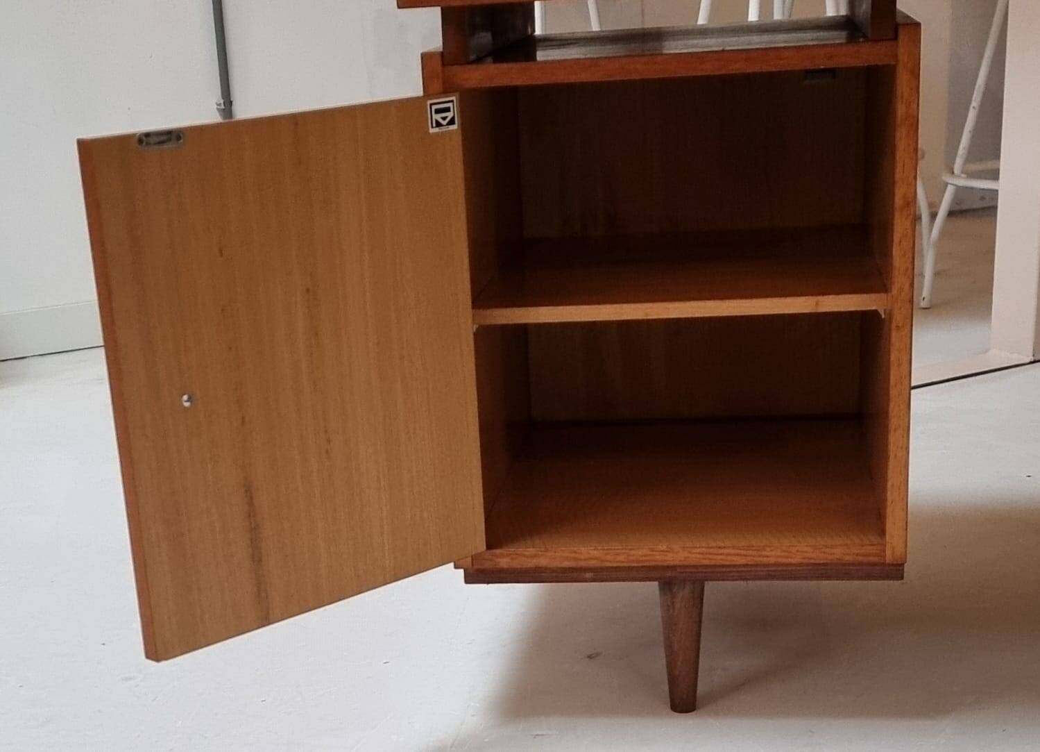 Bureau du milieu du siècle