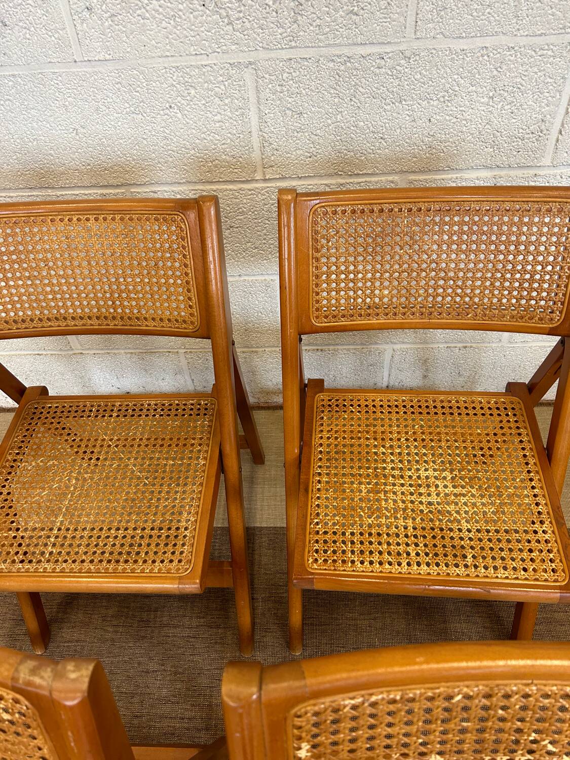 Quatre chaises pliantes cannées 1970