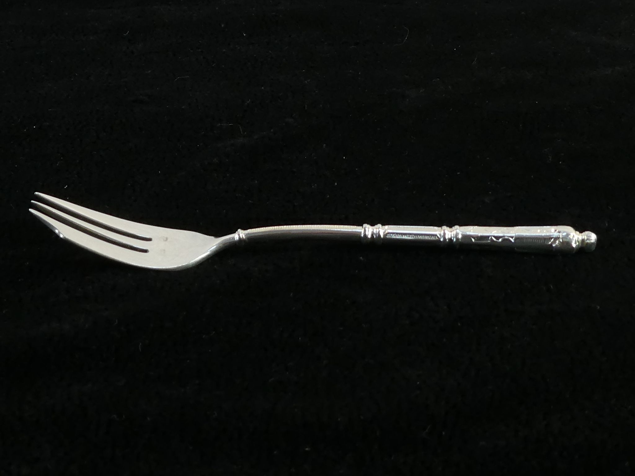 Set de 12 fourchettes a gateaux SFAM en métal argenté manche a la russe