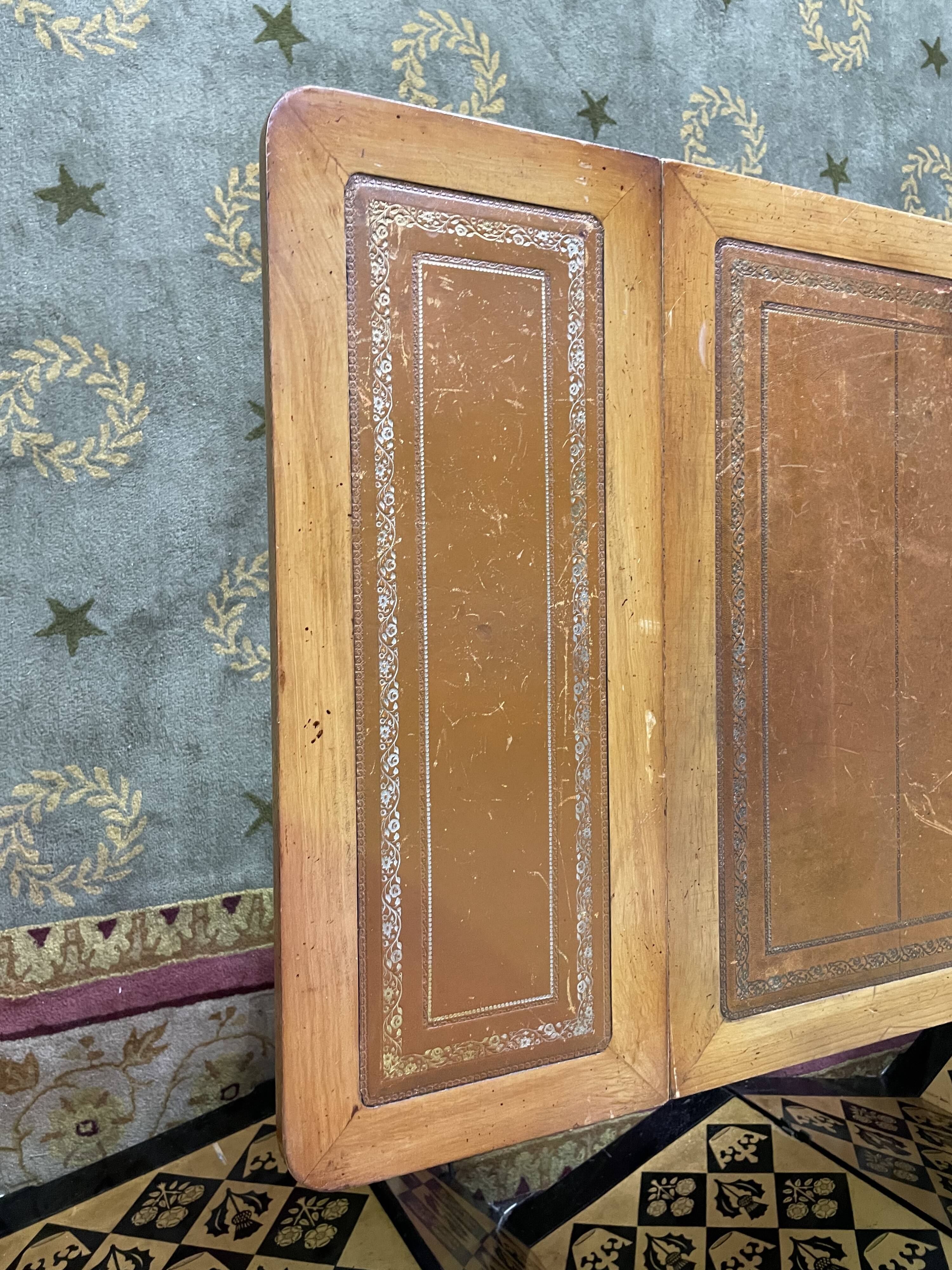 English style flat desk in leather