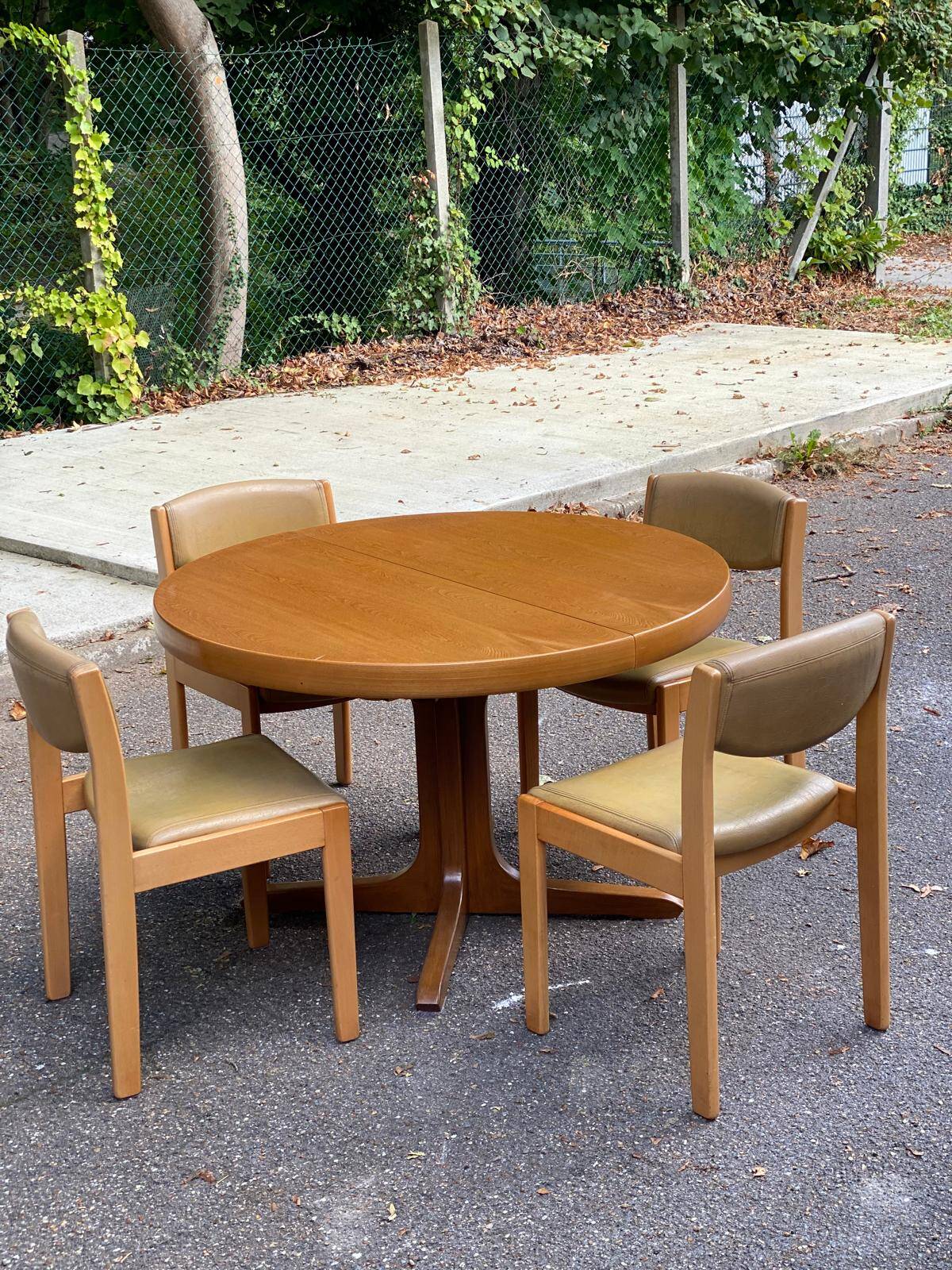4 Baumann Scandinavian chairs, solid wood and beige leather, 1960
