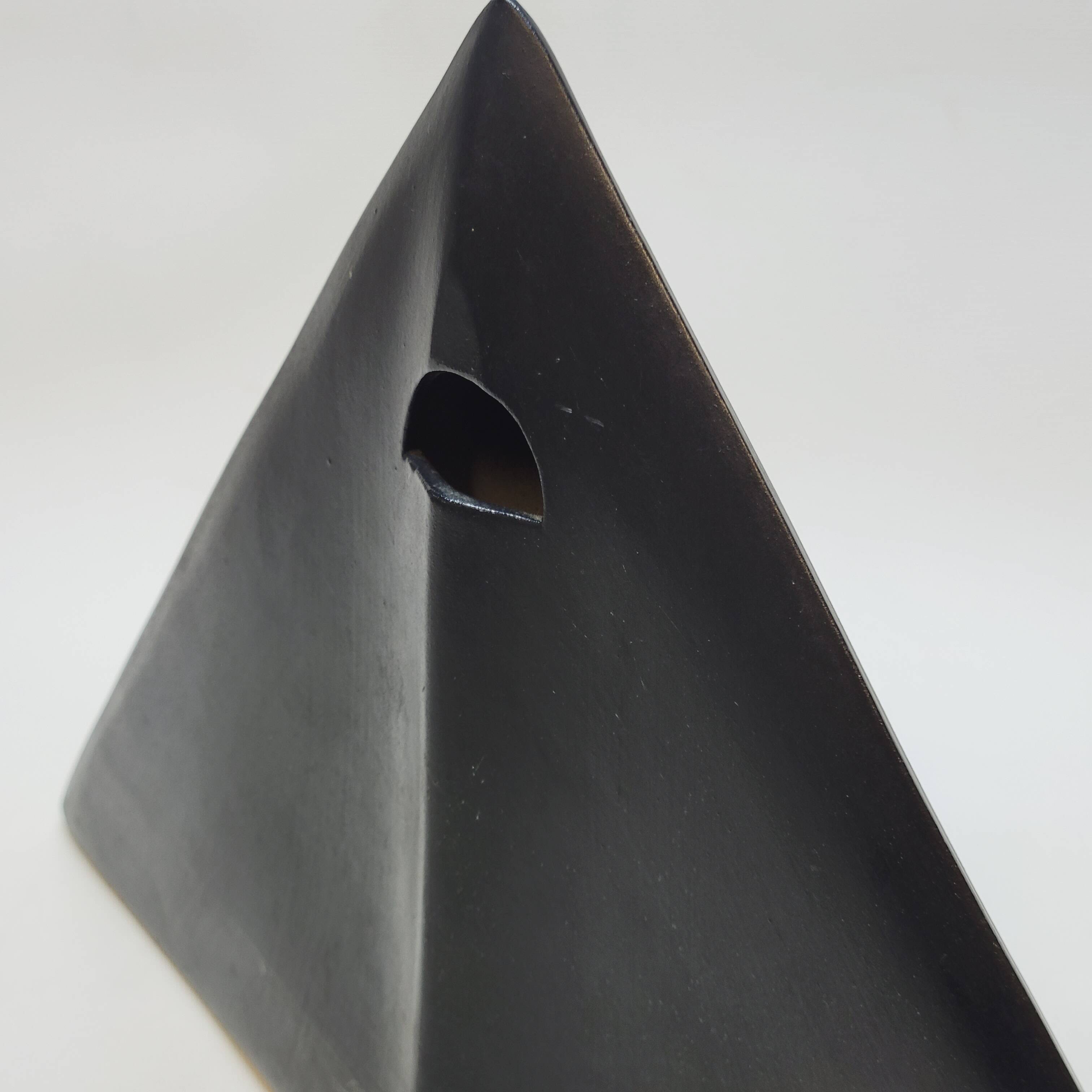 Soliflore vase in black ceramic pyramid or manta ray design