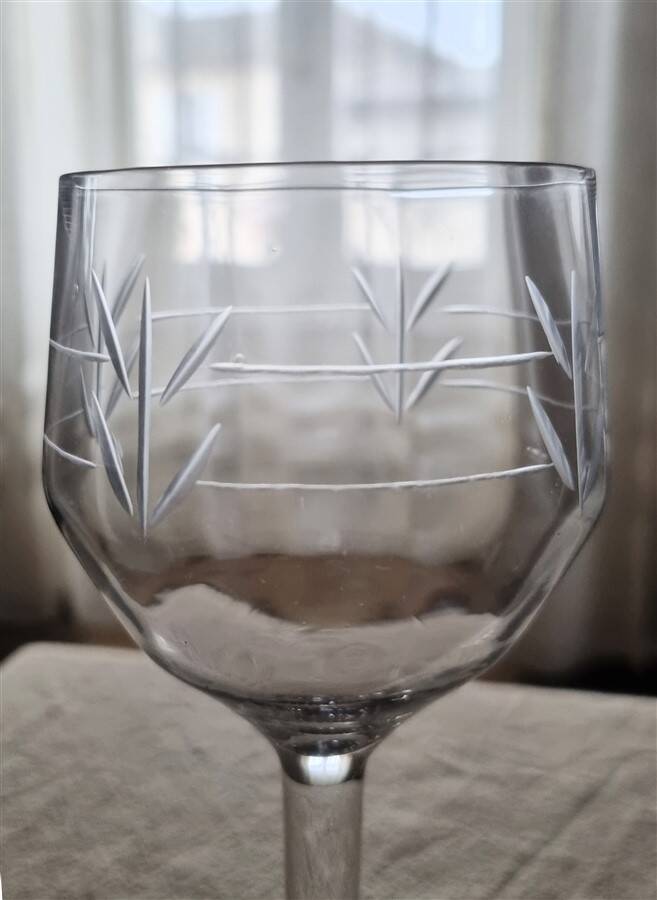 6 stemmed glasses