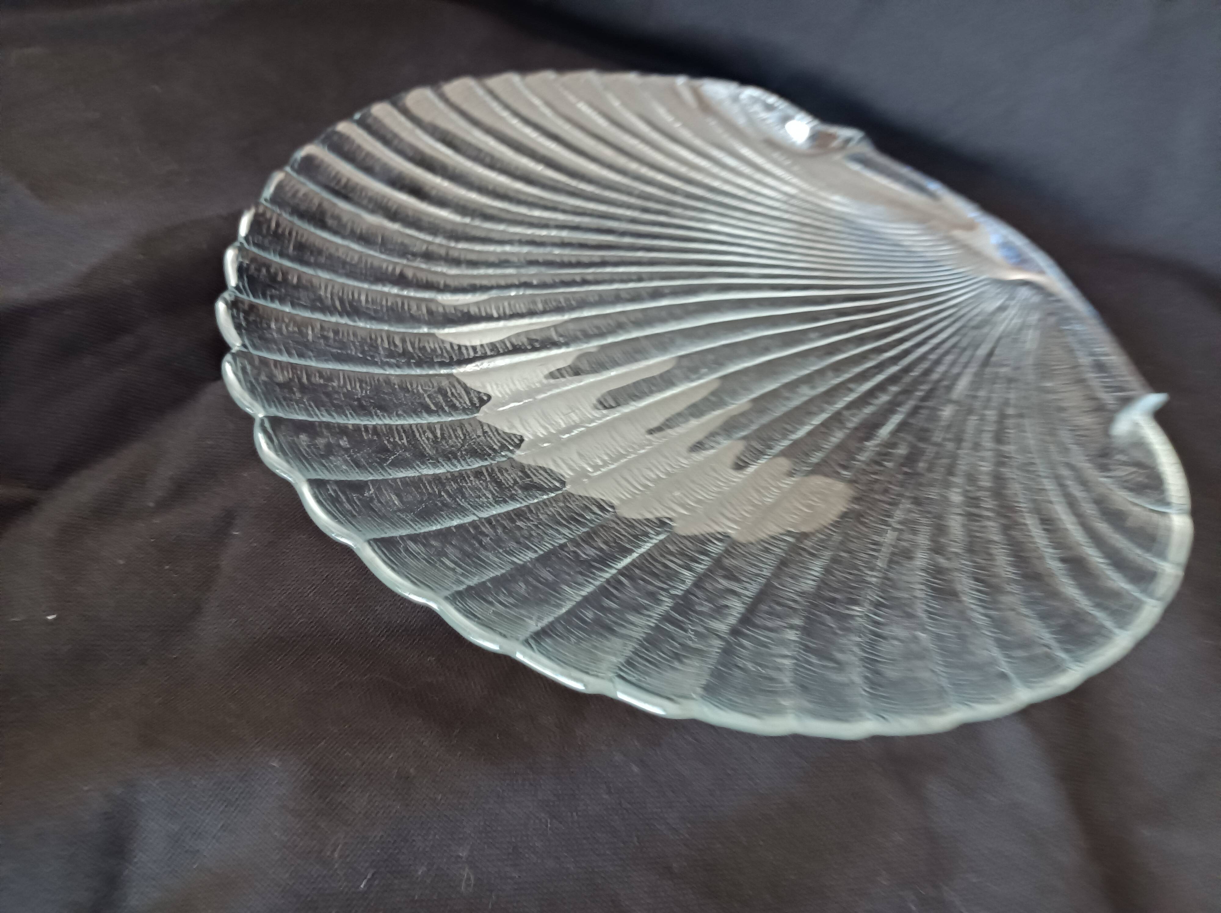 Plat de service en verre en forme  coquille Saint-Jacques