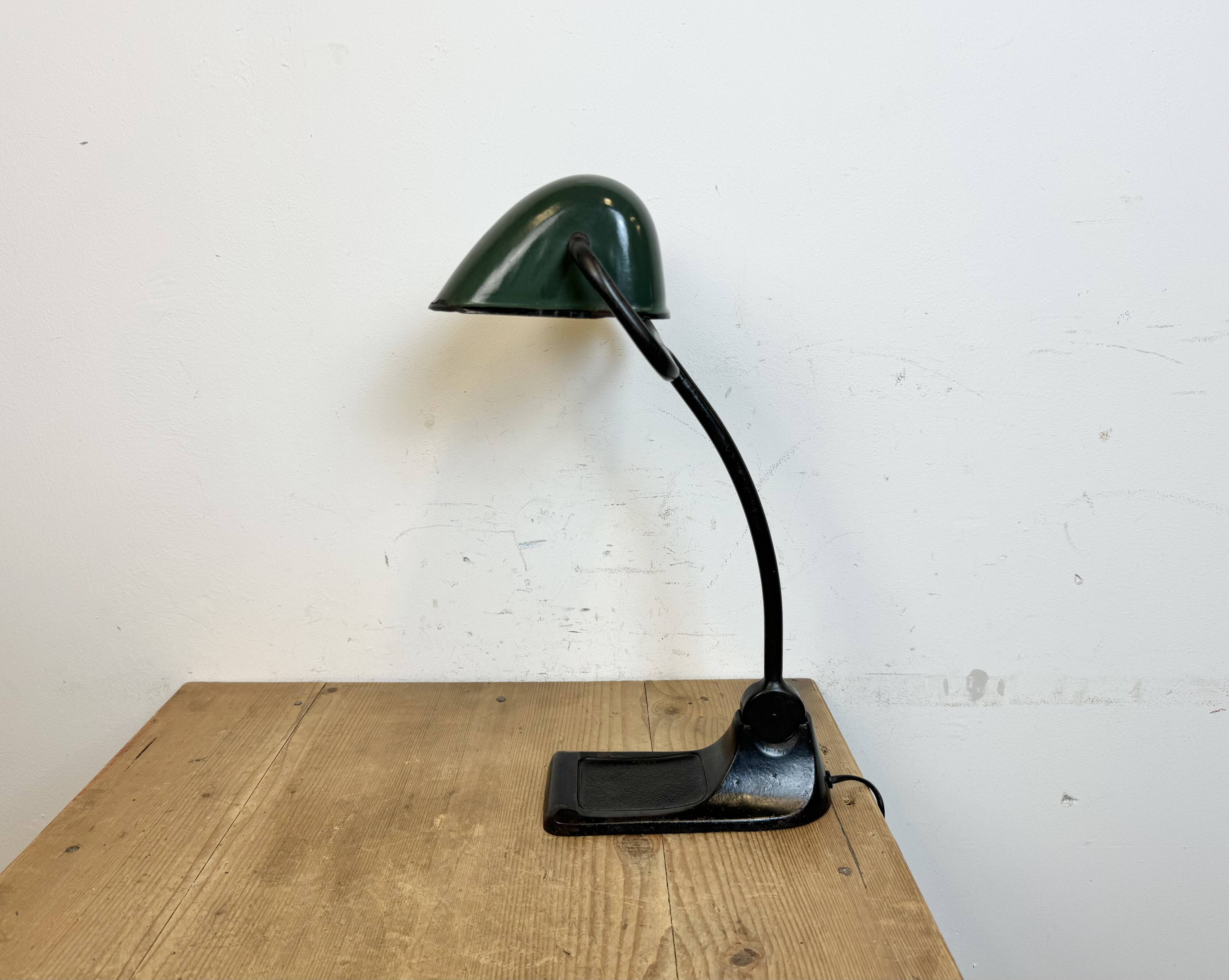 Lampe de Banque Vintage en Émail Vert de BUR, 1930s