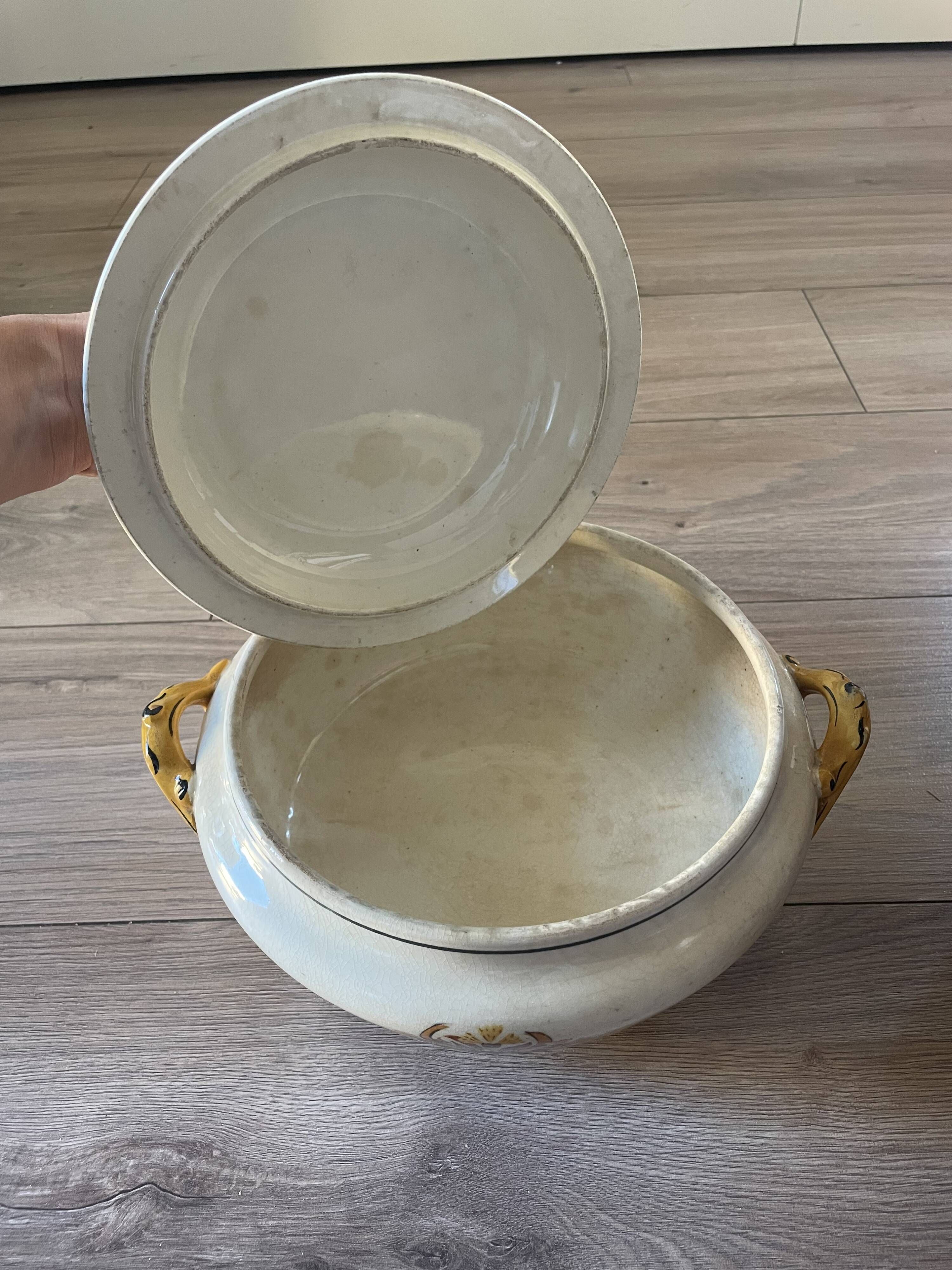 Antique soup tureen Creil and Montereau model "Oeillet"