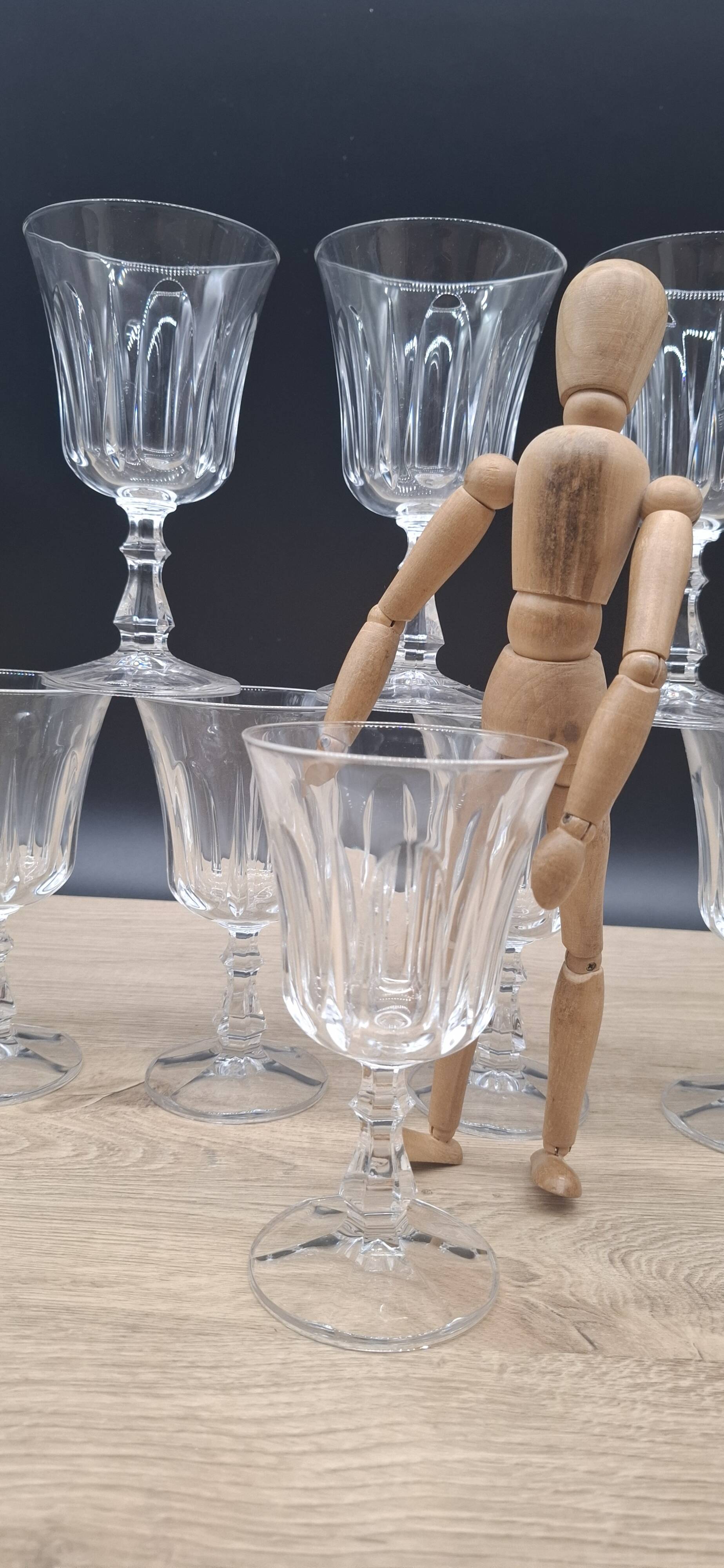 Set of 8 large Baccarat Lauzun crystal wine glasses