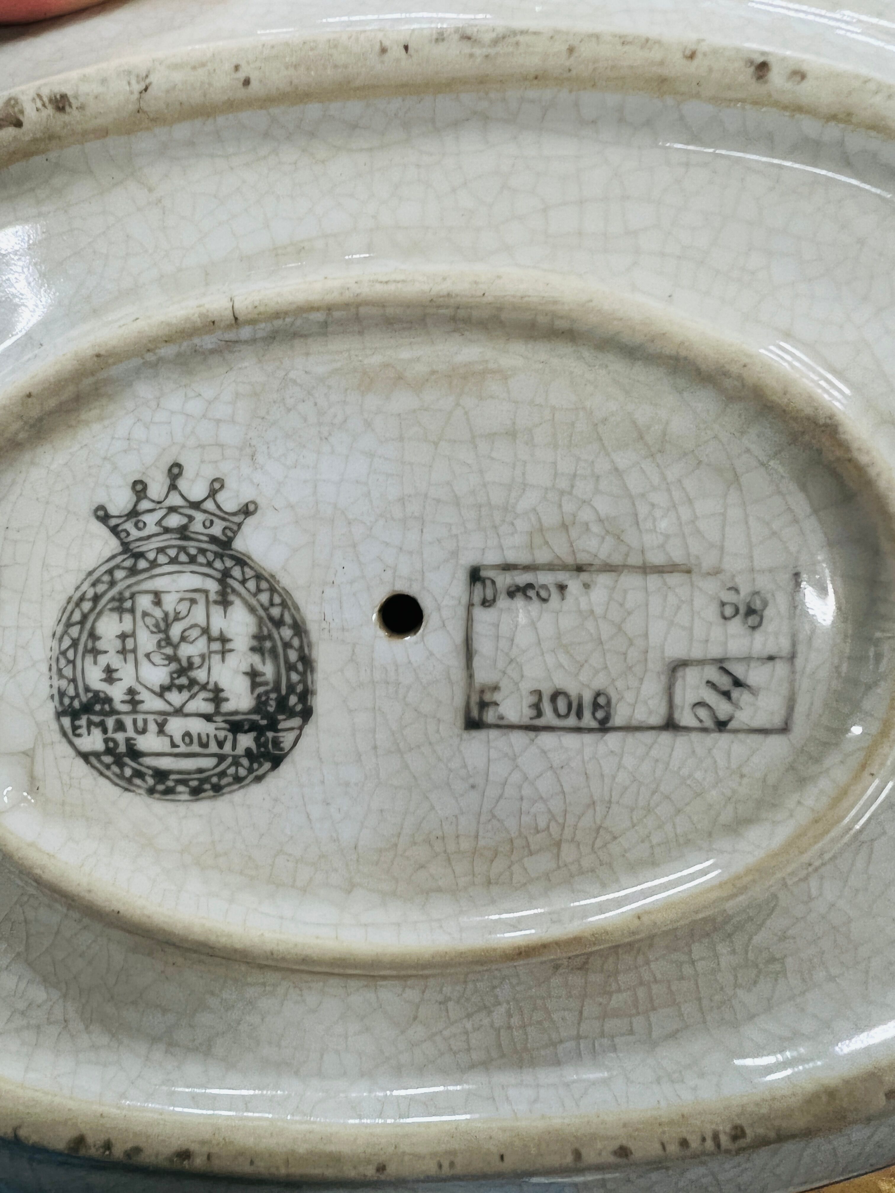 Antique saucière with support, Louvière