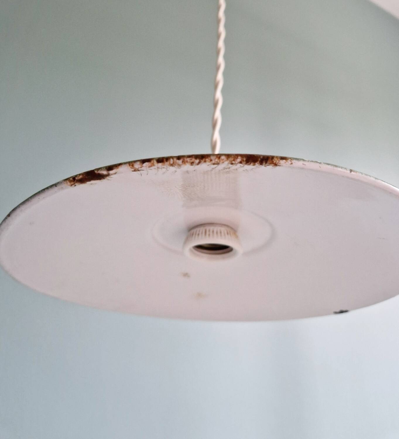 Industrial pendant light in green enamelled sheet metal, 1930s-40s