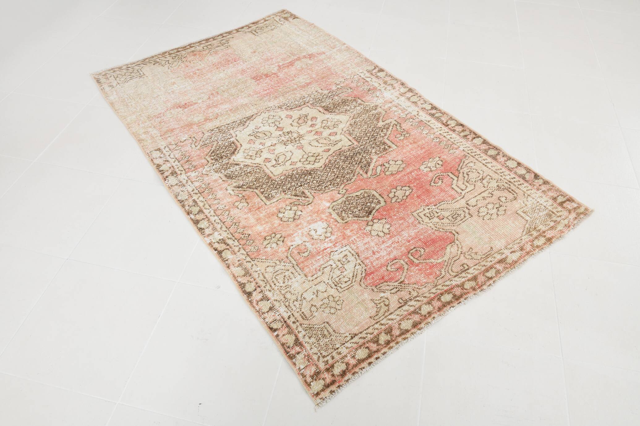 Pale Red & Brown Classic Persian Rug, 124x197Cm