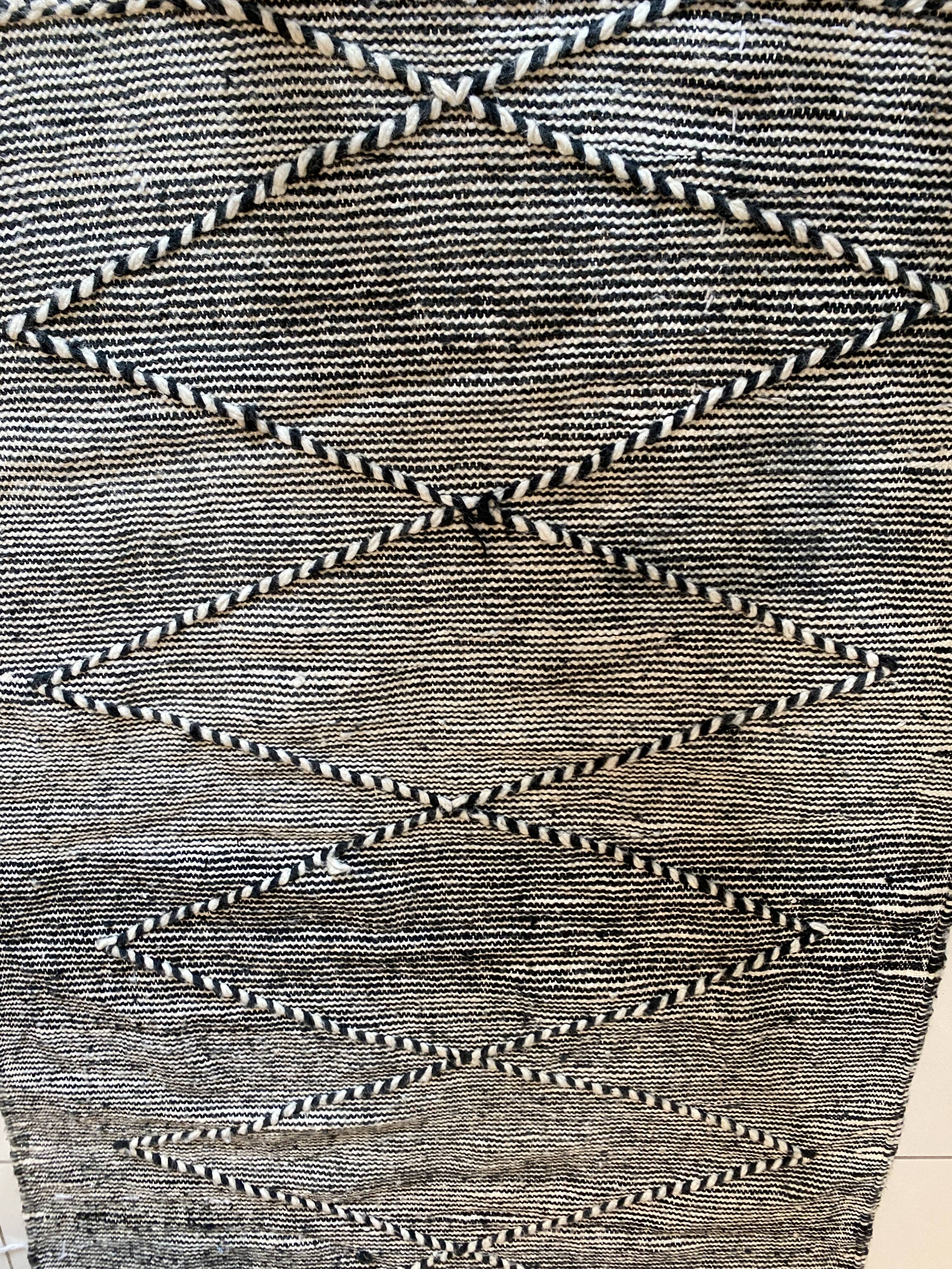 Tapis Kilim laine noir et blanc marocain