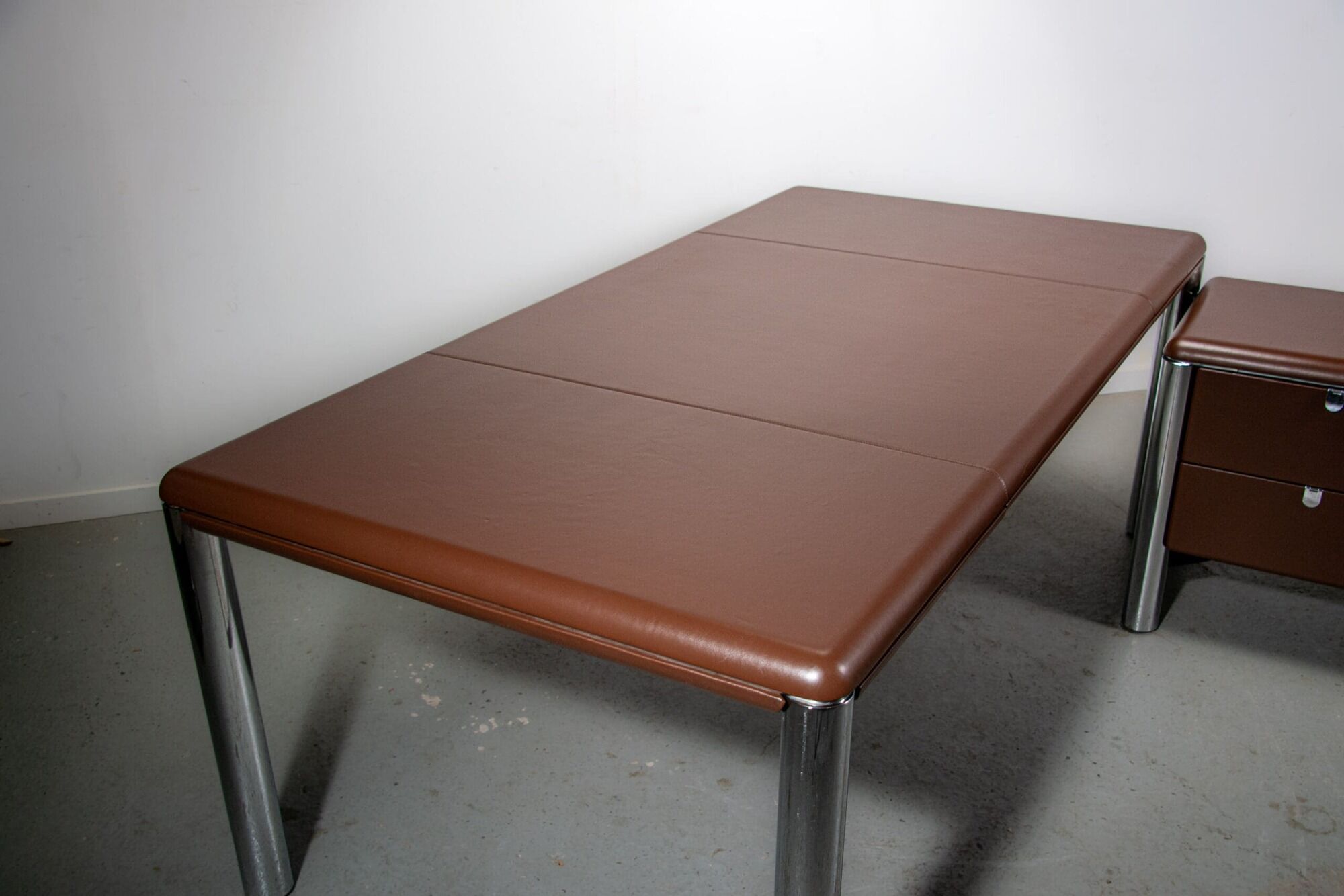 No. 3055D table desk and No. 3076 credenza extension from the Pfister Executive Office Collection for KnollStudio, circa 1988