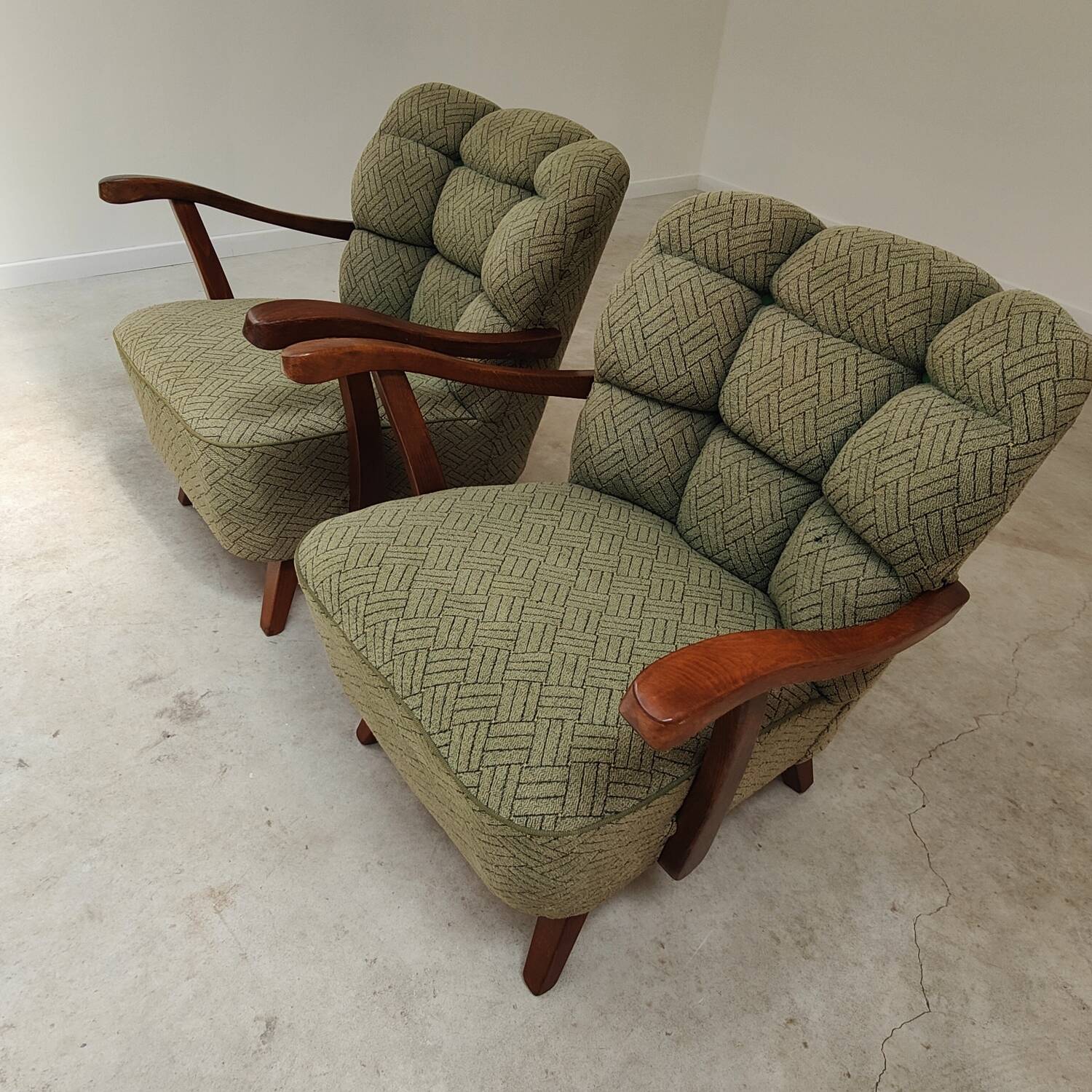Paire de fauteuils Halabala vert par Druzba Bratislava B-609 année 59