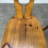 Chaises brutalistes pin massif style chalet