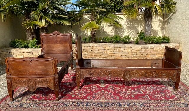 Pair of oak beds style Louis XV /Louis XVI