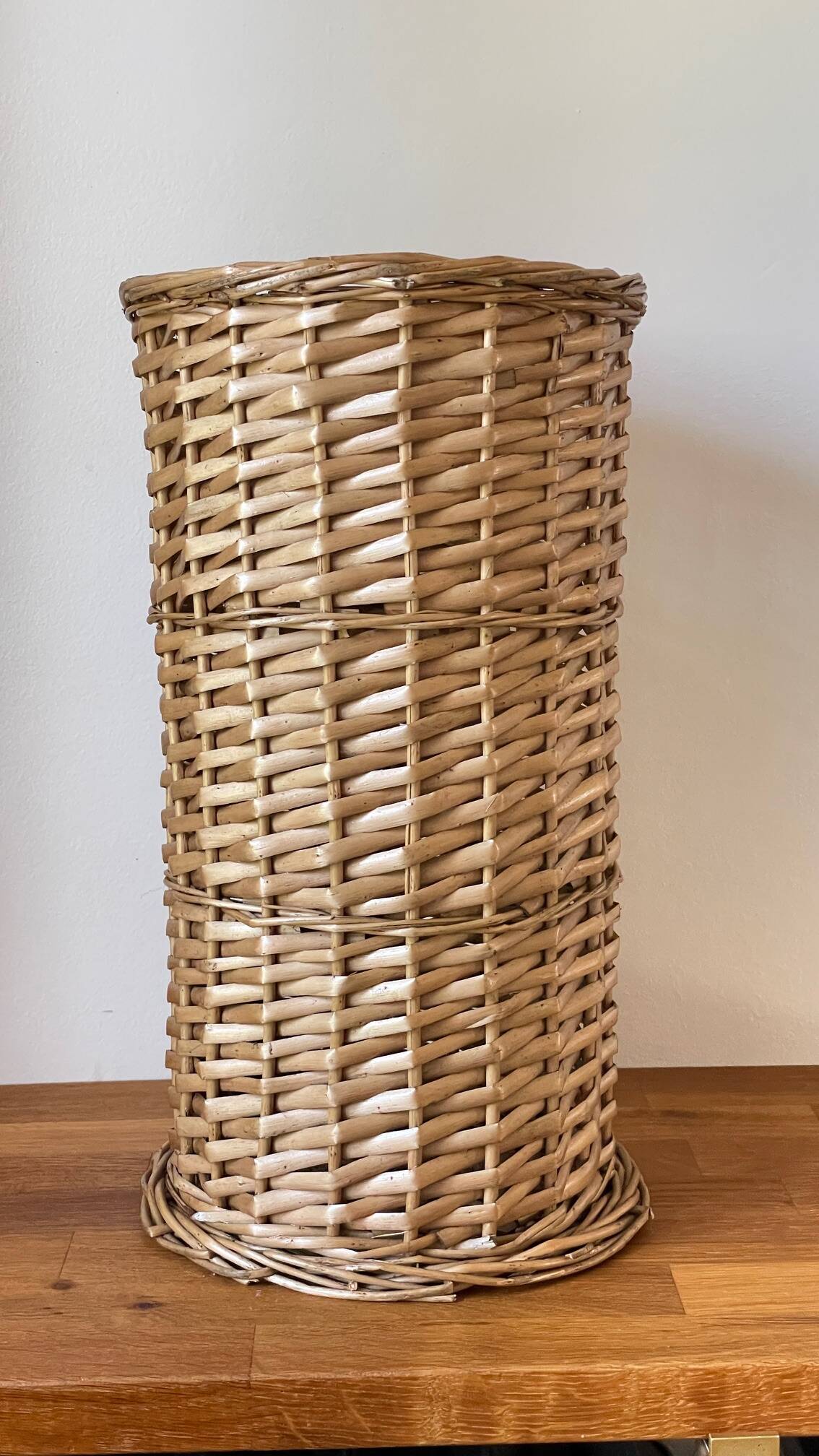 Porte-parapluie en rotin vintage