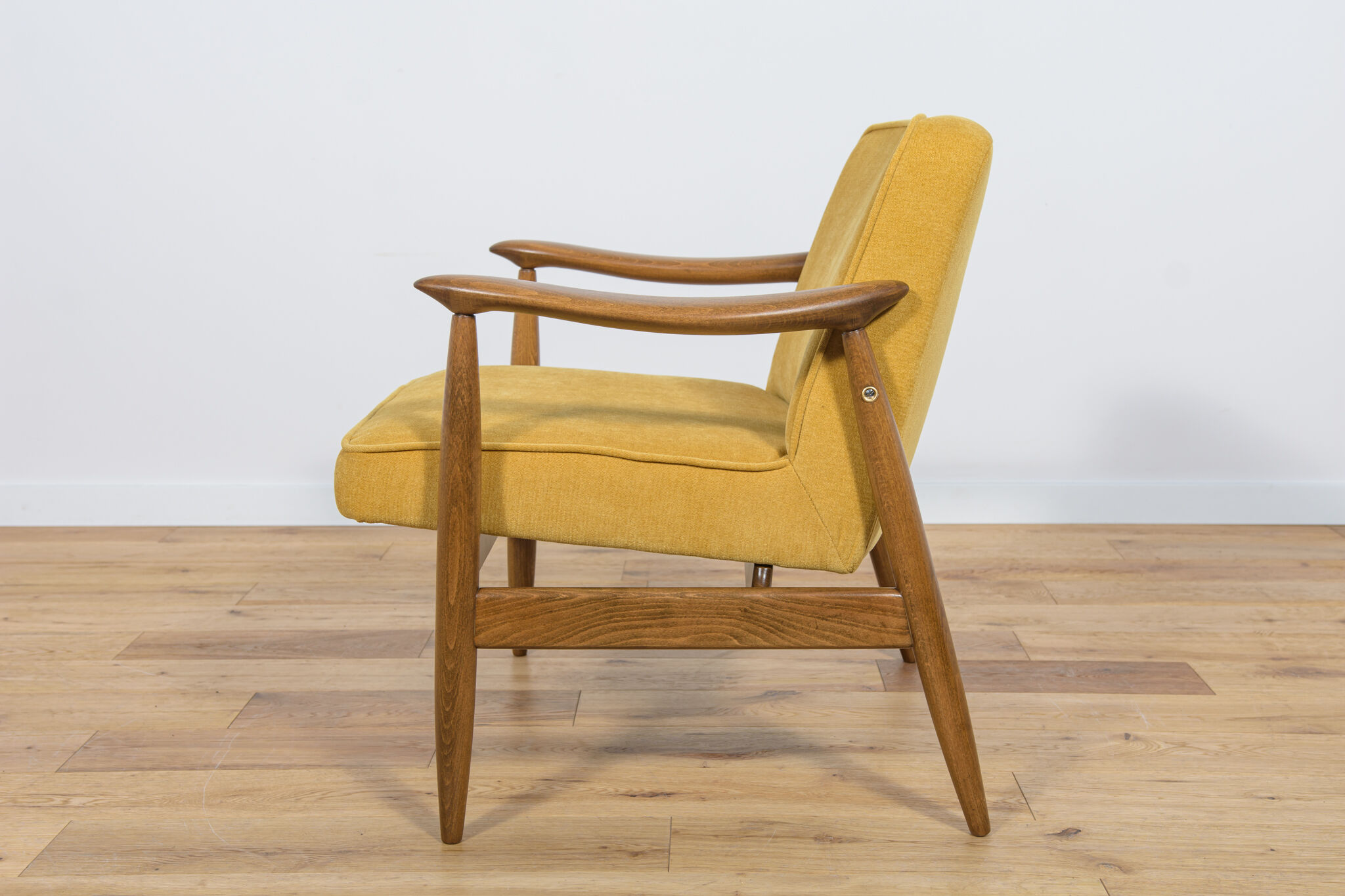 GFM-87 Armchair by Juliusz Kedziorek for Gościcińskie Furniture, 1960