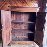 Armoire ancienne en bois massif