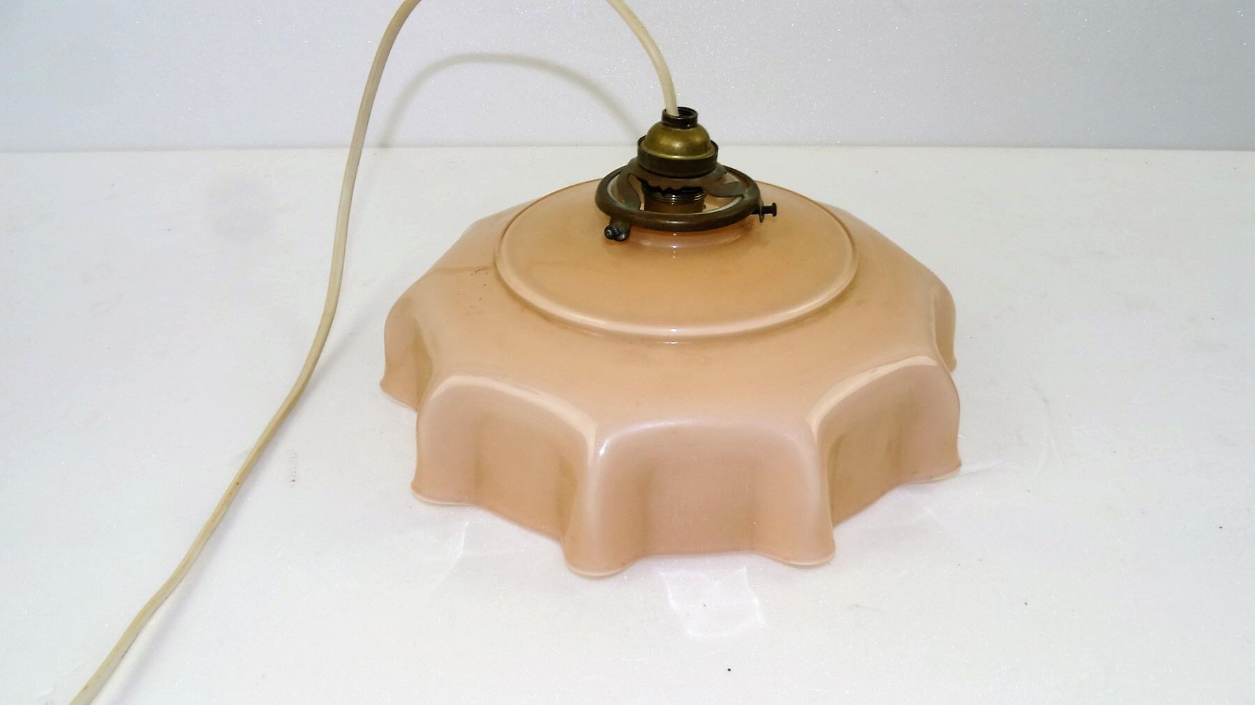 Pink glass hanging lamp