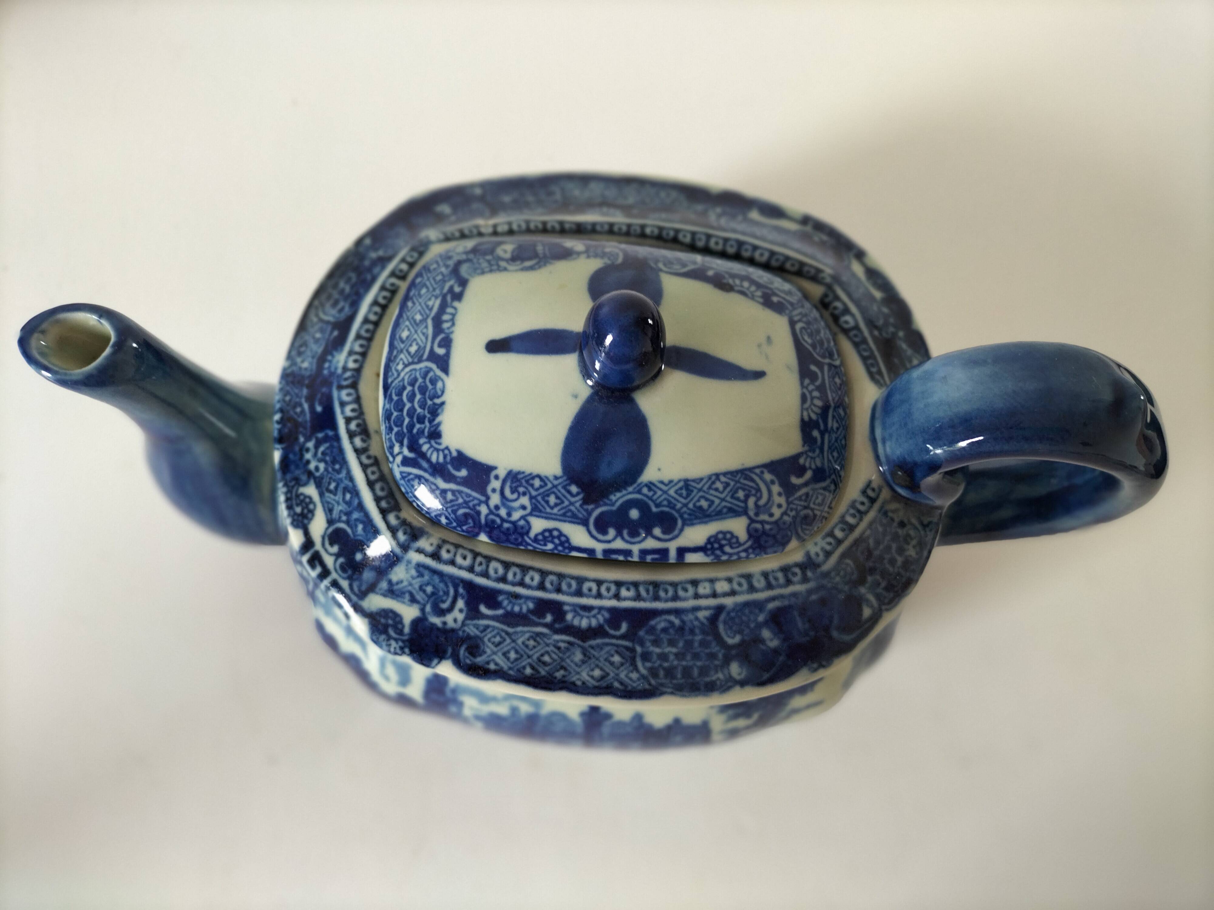 English ironstone teapot – Victoria Ware Ironstone